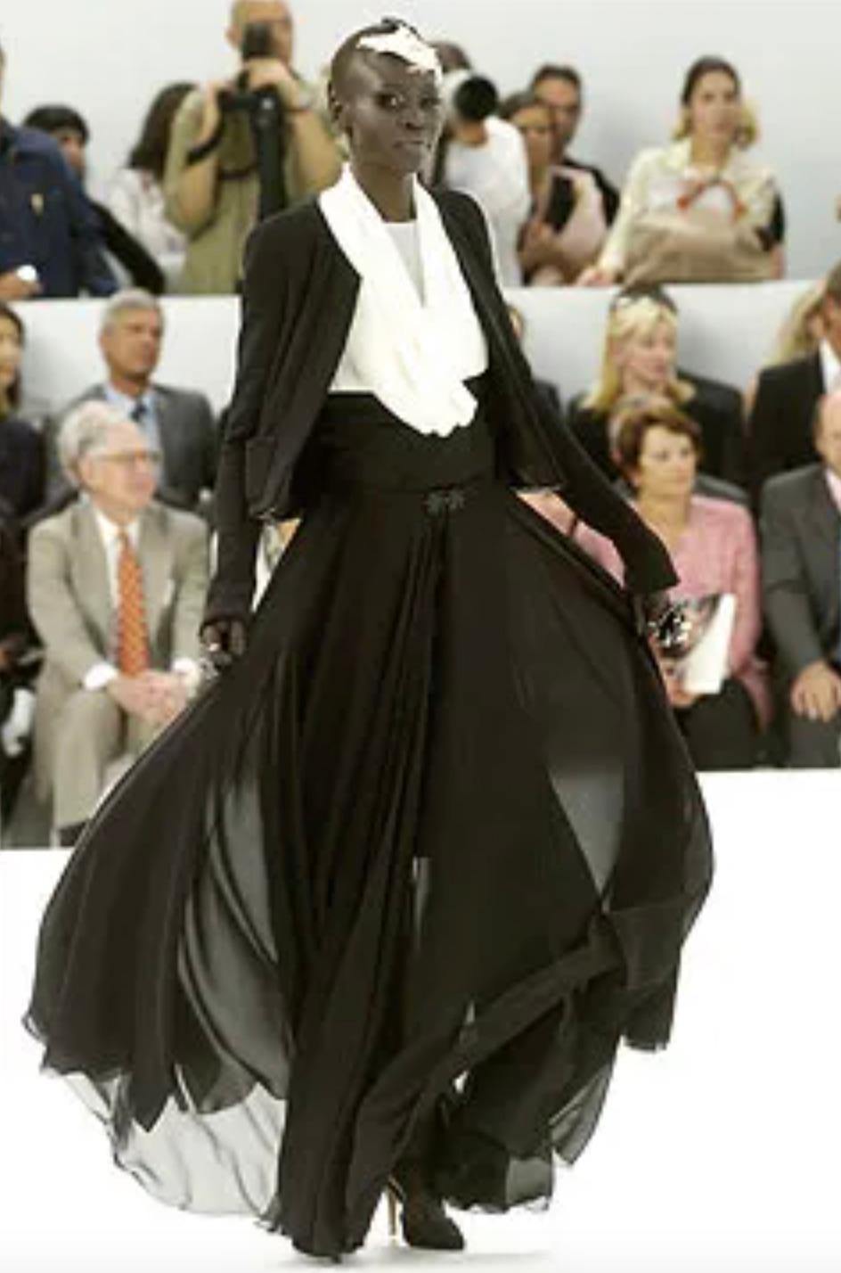 Women's Chanel Haute Couture F/W 2004 LBJ Classic Black Collarless Jacket