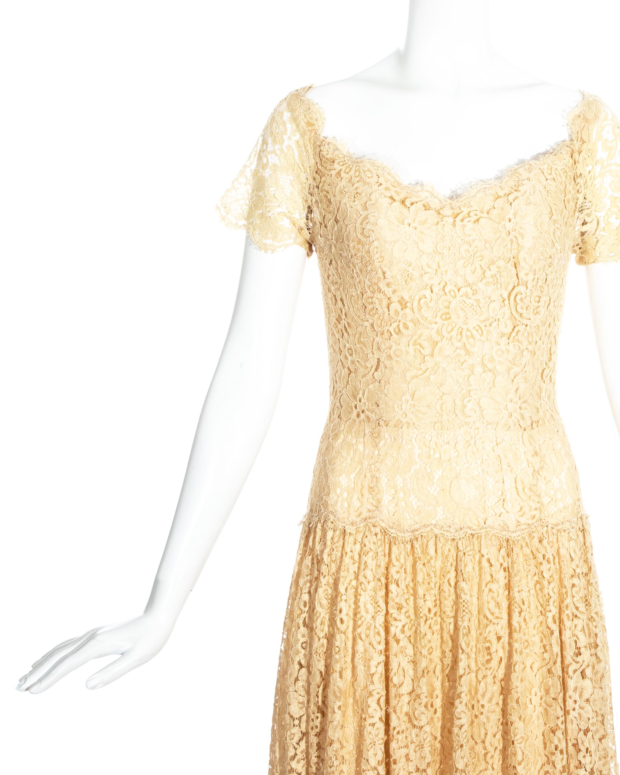 Chanel Haute Couture Hochzeitskleid aus elfenbeinfarbener Spitze, ca. 1960er Jahre im Zustand „Gut“ im Angebot in London, GB