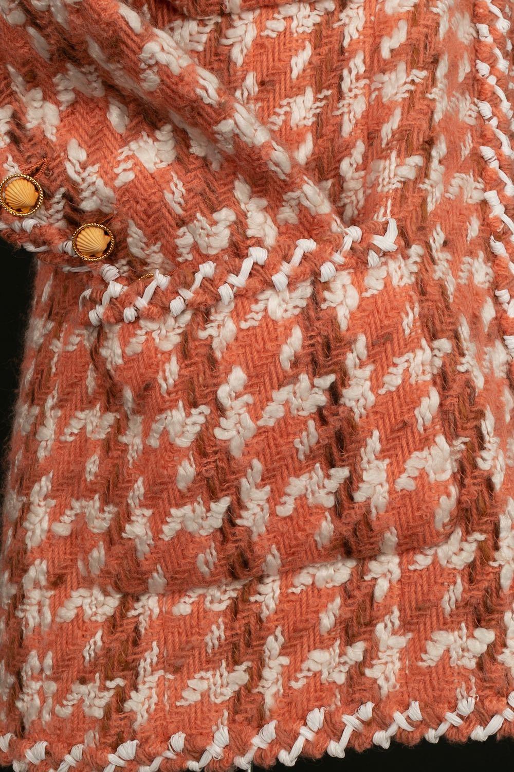 Chanel Haute Couture Orangefarbener plissierter Anzug aus Seide und Tweed im Angebot 9