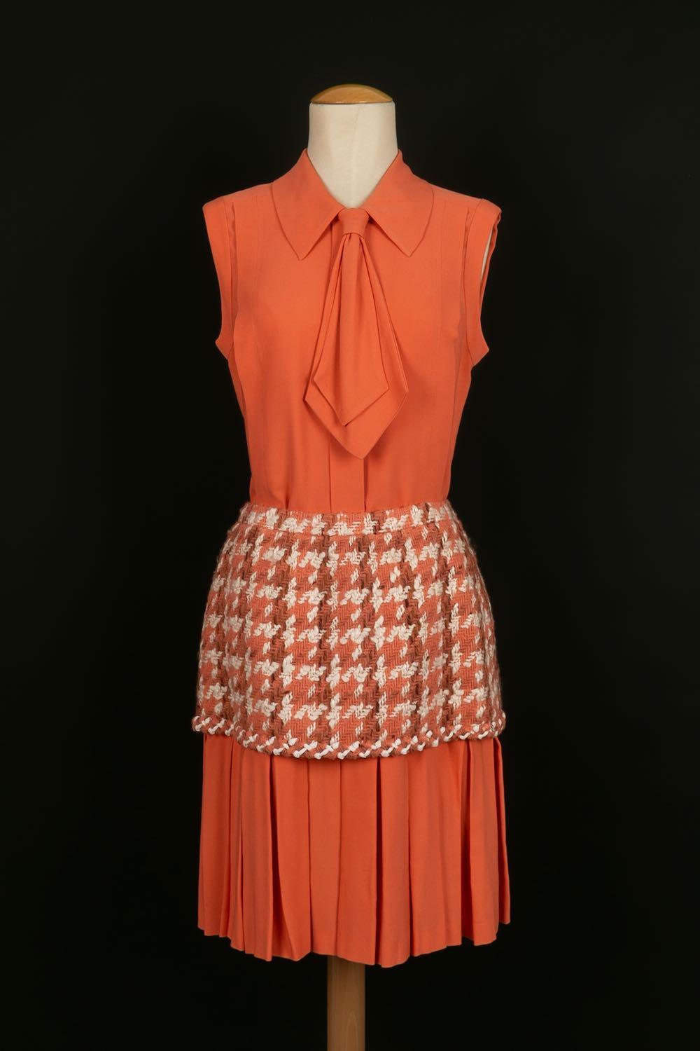 Costume plissé Chanel Haute Couture orange en soie et tweed Pour femmes en vente