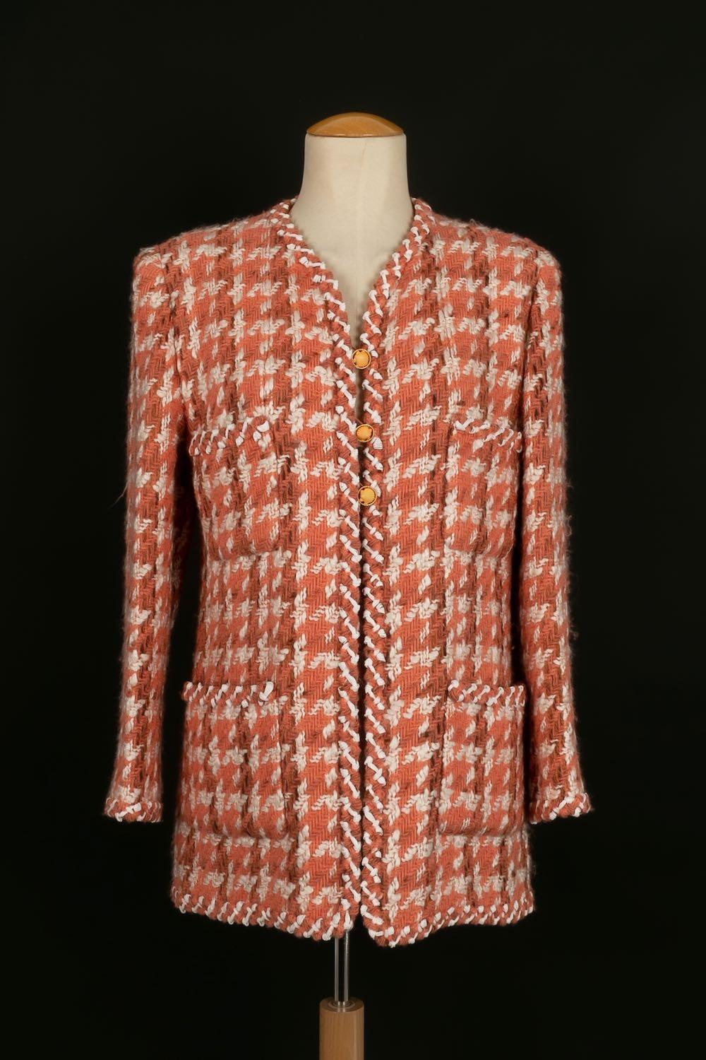 Chanel Haute Couture Orangefarbener plissierter Anzug aus Seide und Tweed im Angebot 1
