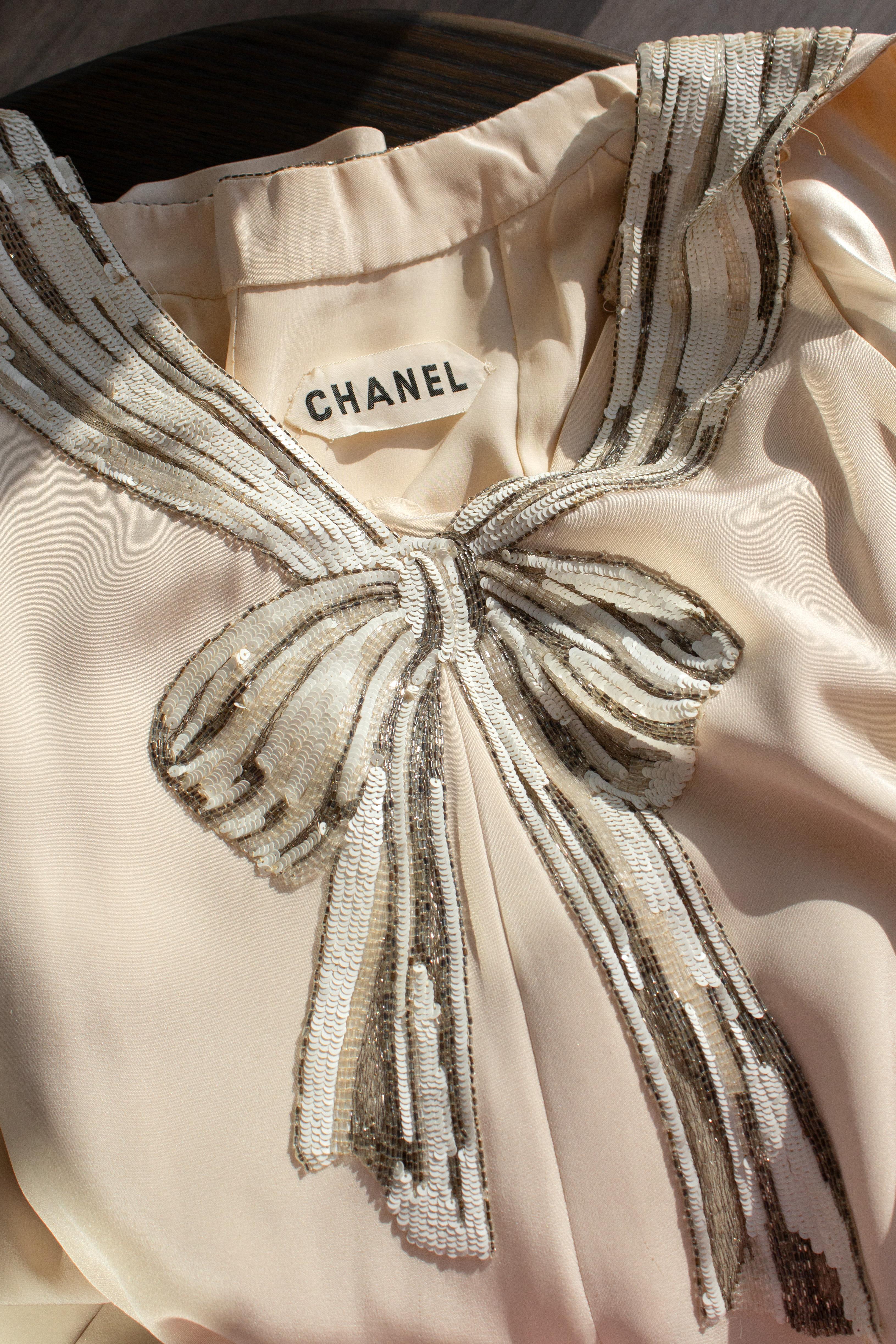 Chanel Haute Couture S/S 1979 Elfenbein verschönert Bogen Abendkleid 2pcs Ensemble im Angebot 11