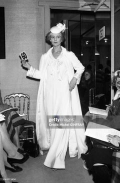 Chanel Haute Couture S/S 1979 Ivory Embellished Bow Evening Gown 2pcs Ensemble