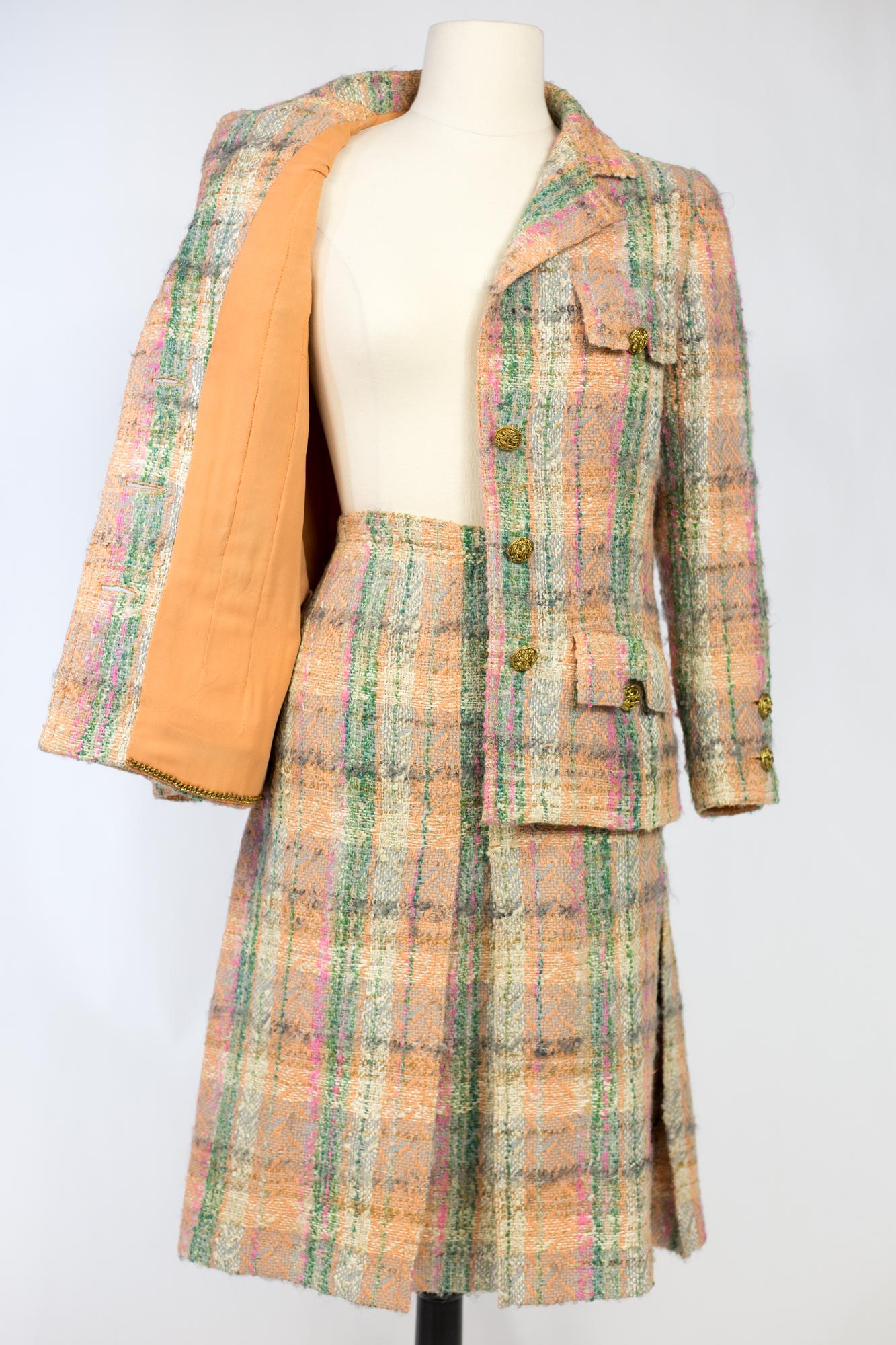 A Chanel Haute Couture skirt suit in Mohair wool tweed numbered 48863 Circa 1970 11