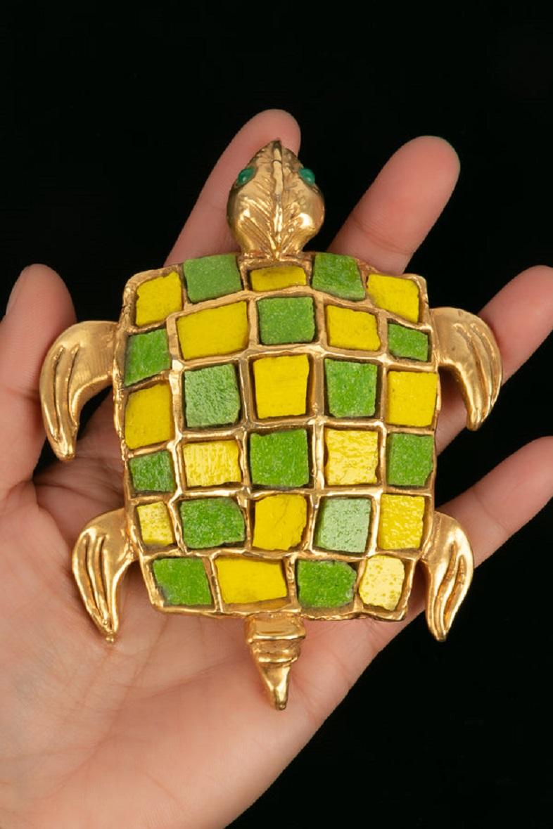 Chanel Haute Couture -(Made in France) Turtle brooch in gilded metal and earthenware tiles.

Additional information:
Dimensions: 11 W x 9 H cm
Condition: Very good condition
Seller Ref number: BRB47