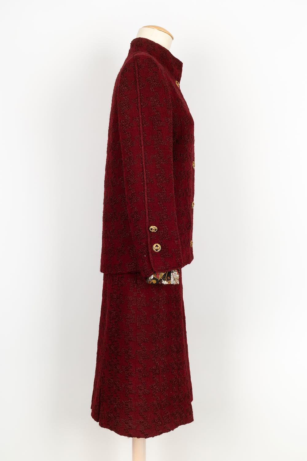 Chanel  Haute Couture Anzug aus Wolle und Seide. Kein Label der Zusammensetzung oder Größe angegeben, es entspricht einem 36 FR. 
Bolduc anwesend. 
Älterer Anzug mit leichten Gebrauchsspuren.

Zusätzliche Informationen: 

Abmessungen: 
Jacke: