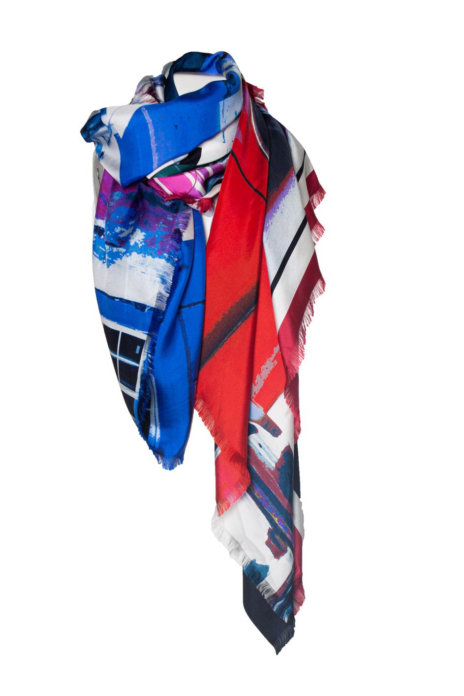 Chanel, Havana scarf. The item is new - unworn.

• CONDITION: new - unworn 

• SIZE: one size

• MEASUREMENTS: length 135 cm, width 190 cm

• MATERIAL: 100% silk 

• CARE: dry cleaning 

• COLOR: multicolor

