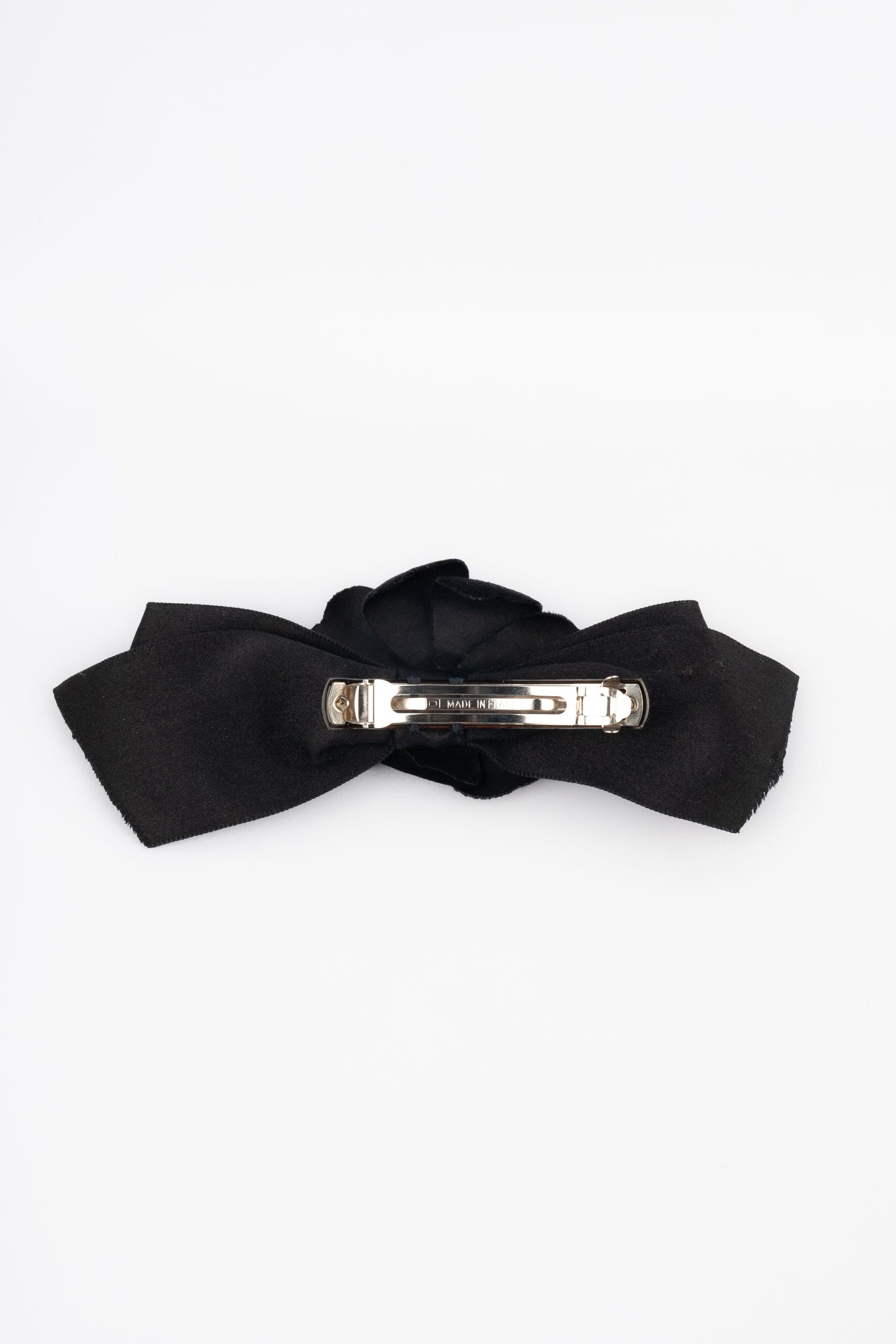Chanel Head Accessory Black Bow with Velvet Camellia In Good Condition In SAINT-OUEN-SUR-SEINE, FR