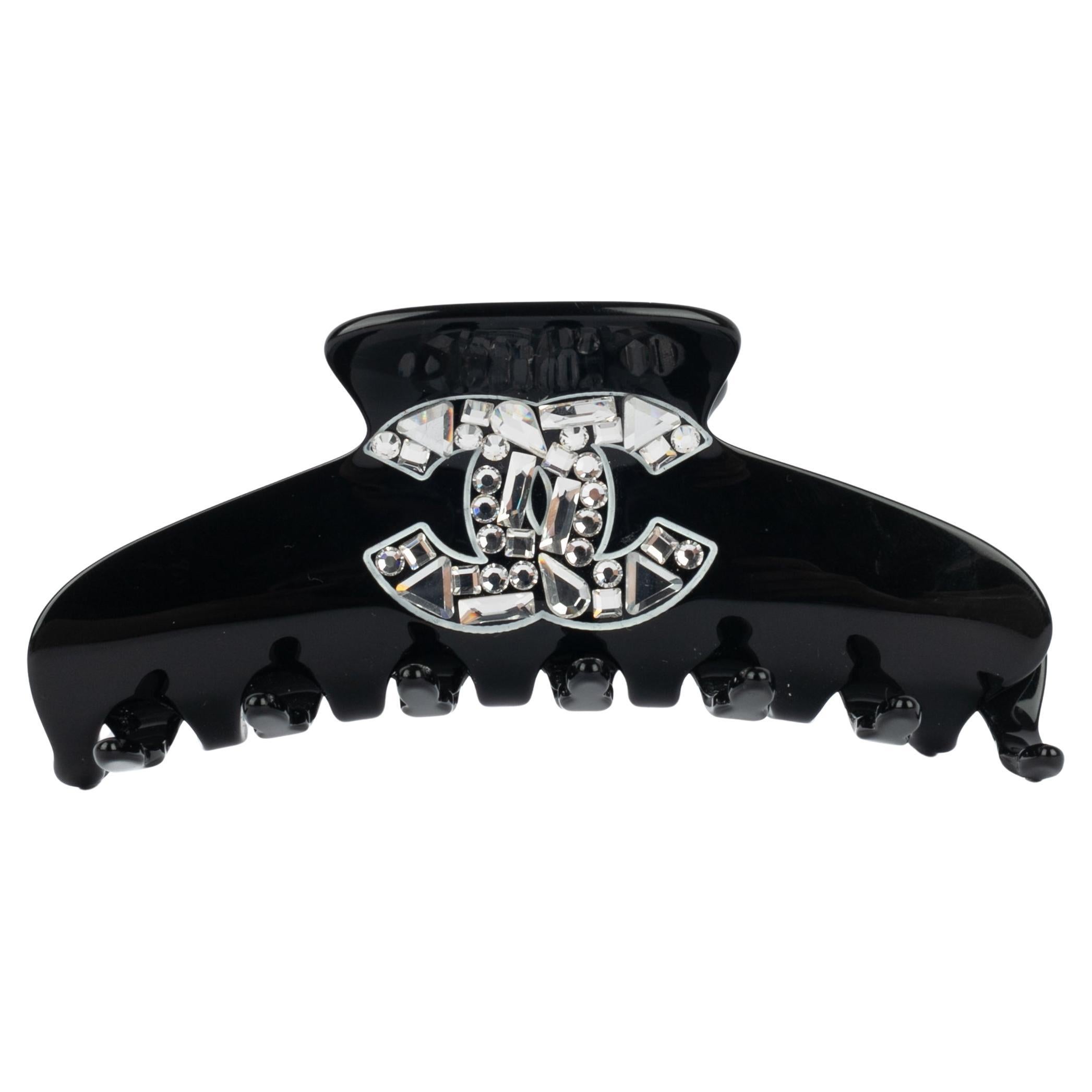 Chanel head accessory Fall 2009