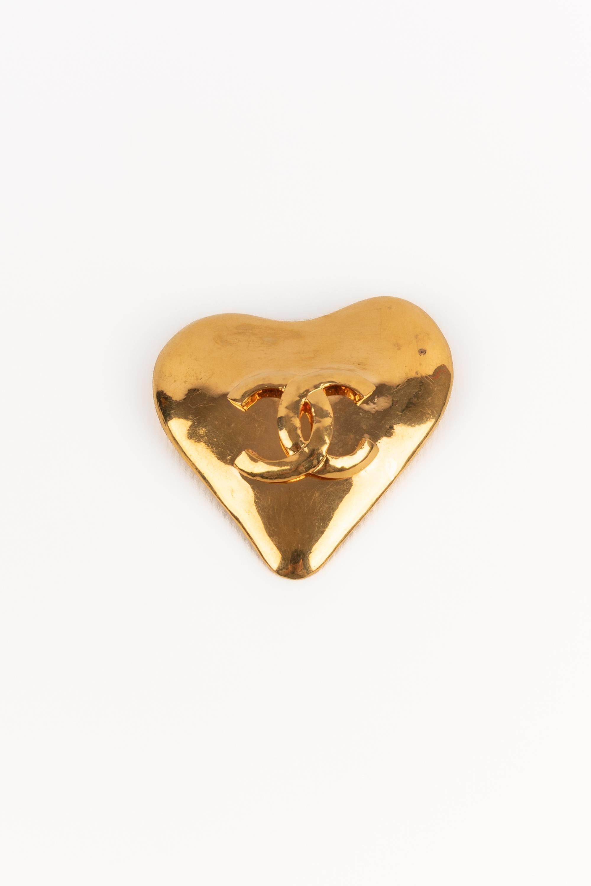 Chanel heart brooch In Excellent Condition In SAINT-OUEN-SUR-SEINE, FR