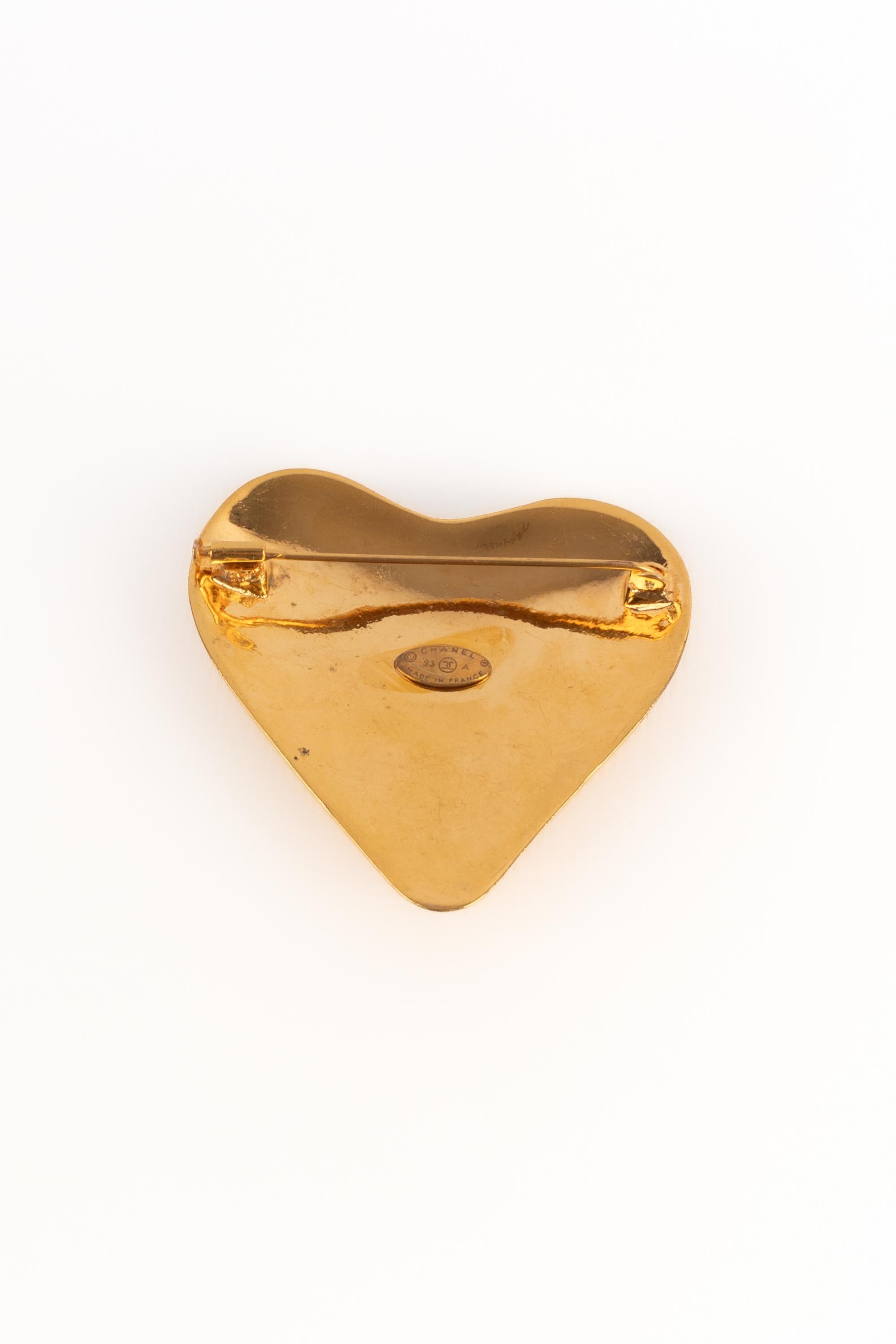 Women's Chanel heart brooch