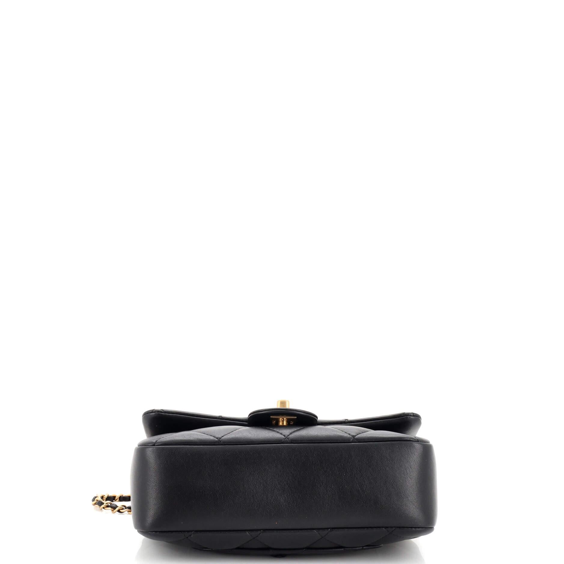 Chanel Herz-Charm-Klappentasche aus gestepptem Lammfell Mini für Damen oder Herren