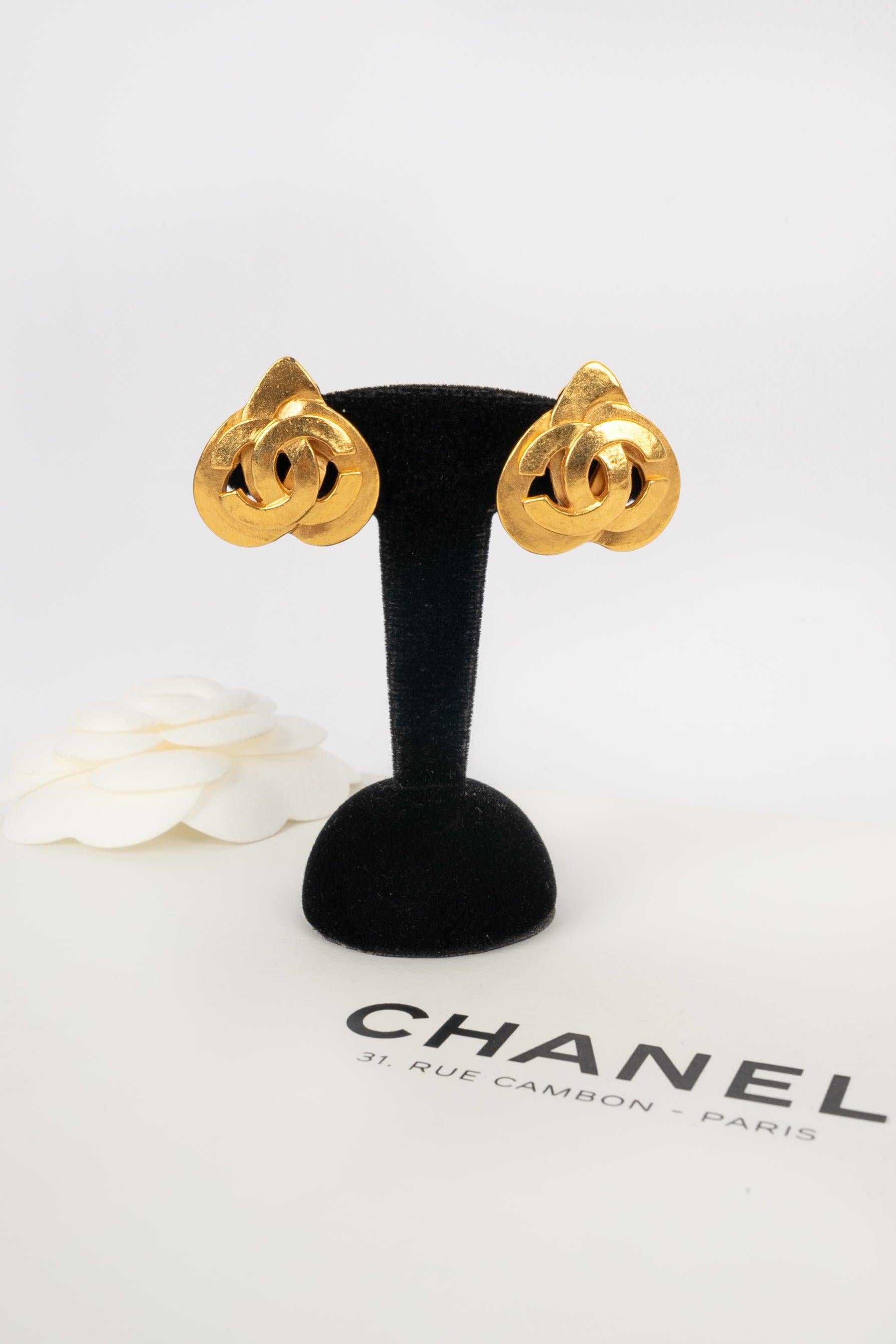 Chanel Heart Clip-on Earrings, 1997 For Sale 3