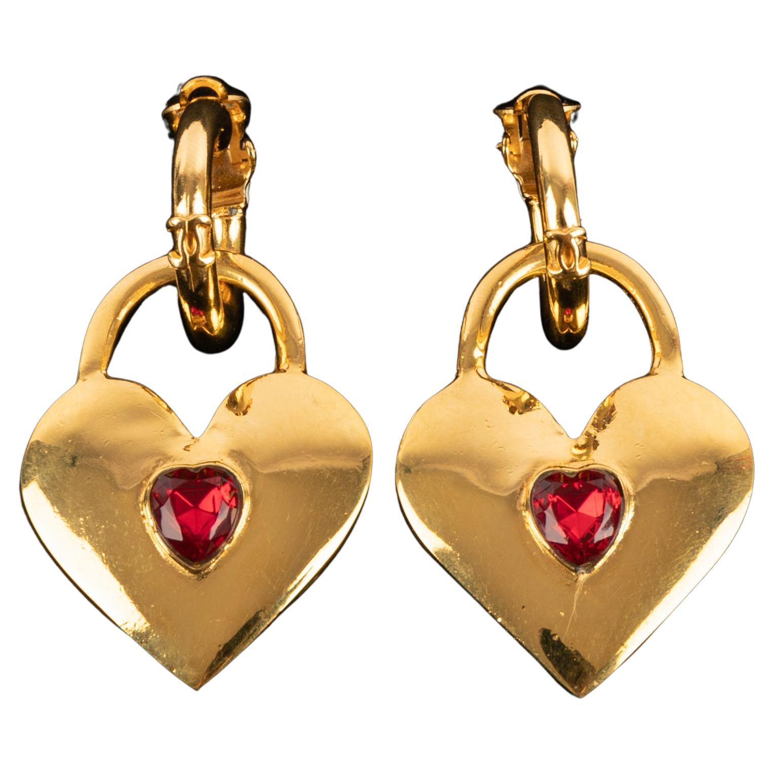 Orecchini a cuore Chanel in vendita