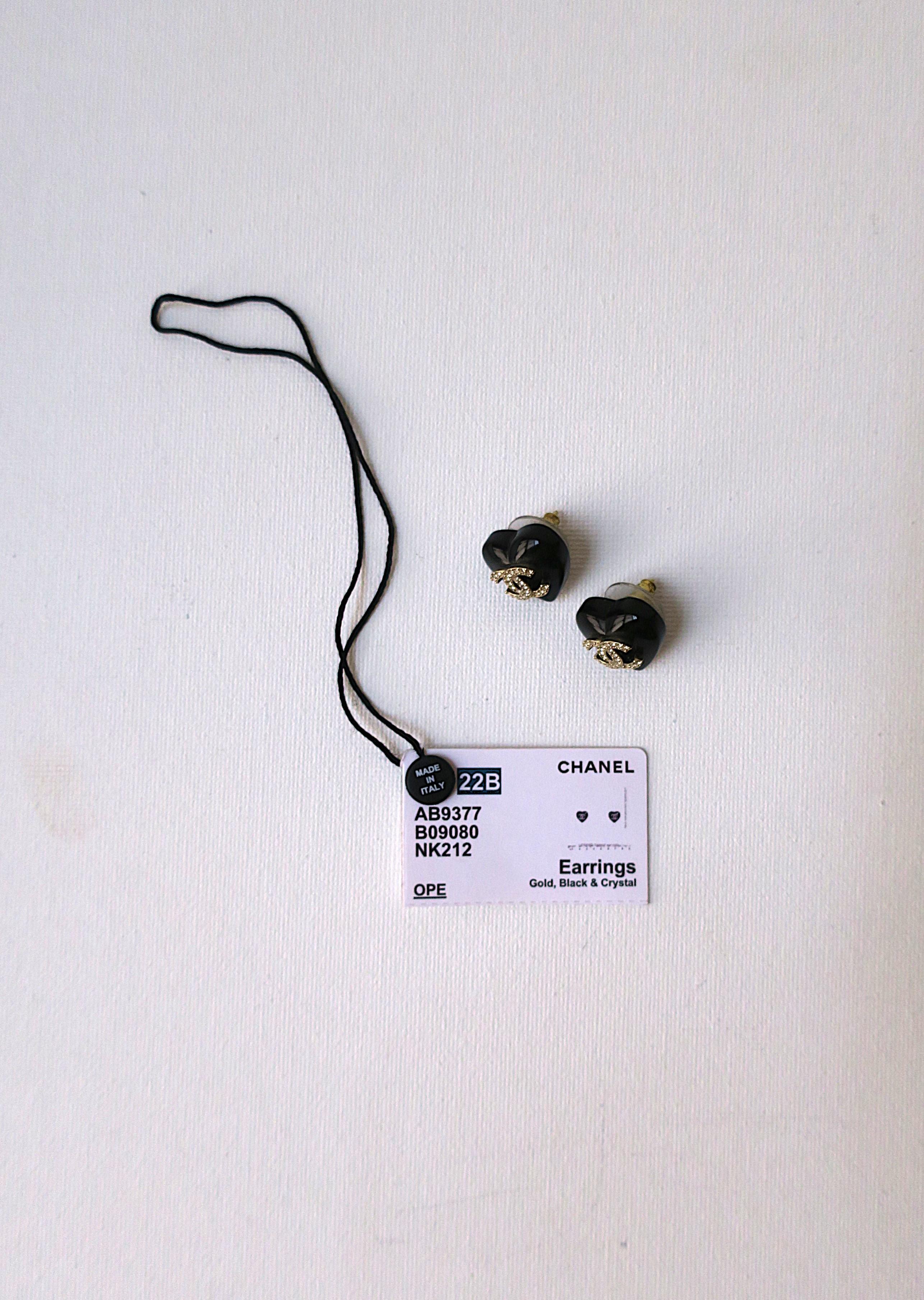Chanel Heart Earrings, Pair For Sale 1