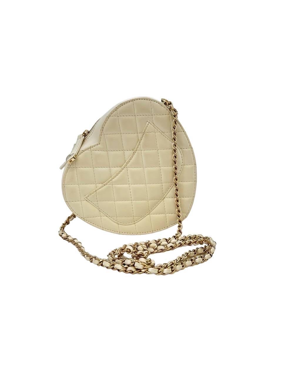 Chanel Heart Medium Bianca Borsa A Spalla  For Sale 11
