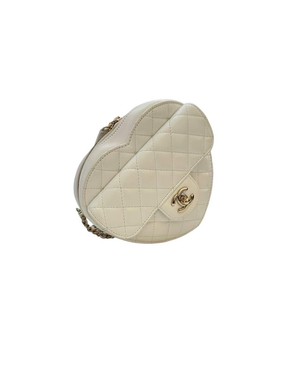 Chanel Heart Medium Bianca Borsa A Spalla  In Excellent Condition For Sale In Torre Del Greco, IT