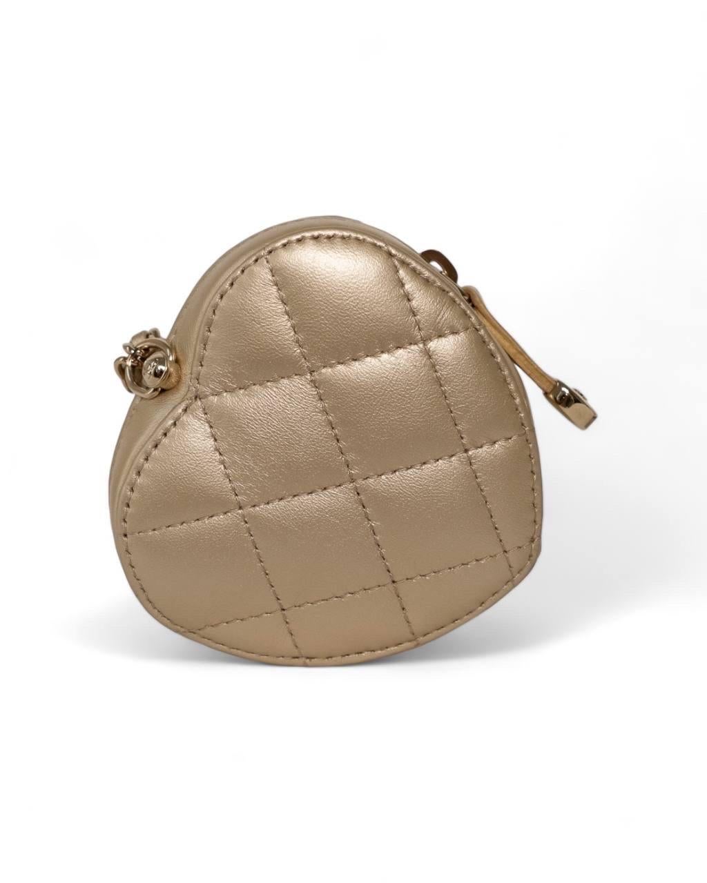 Women's Chanel Heart Micro Timeless Oro Borsa a Tracolla For Sale