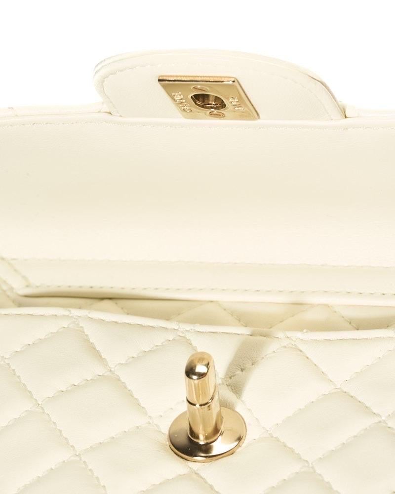 Chanel Corazón Intemporal Mediana Pelle Bianca Trapuntata en venta 6