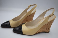 Chanel heels in black and beige leather.