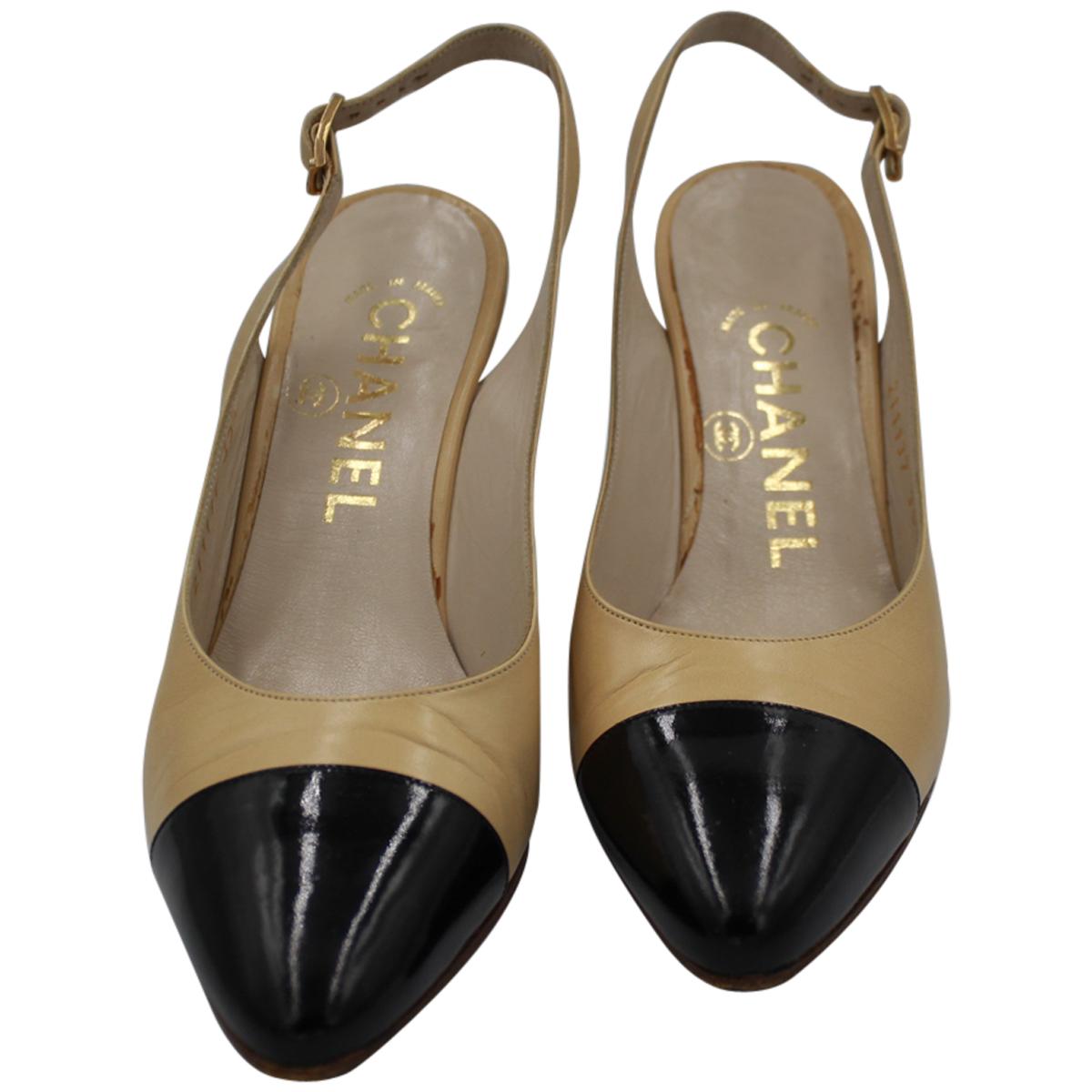 Chanel heels in black and beige leather. For Sale