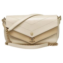 CHANEL - Sac  chevrons beige