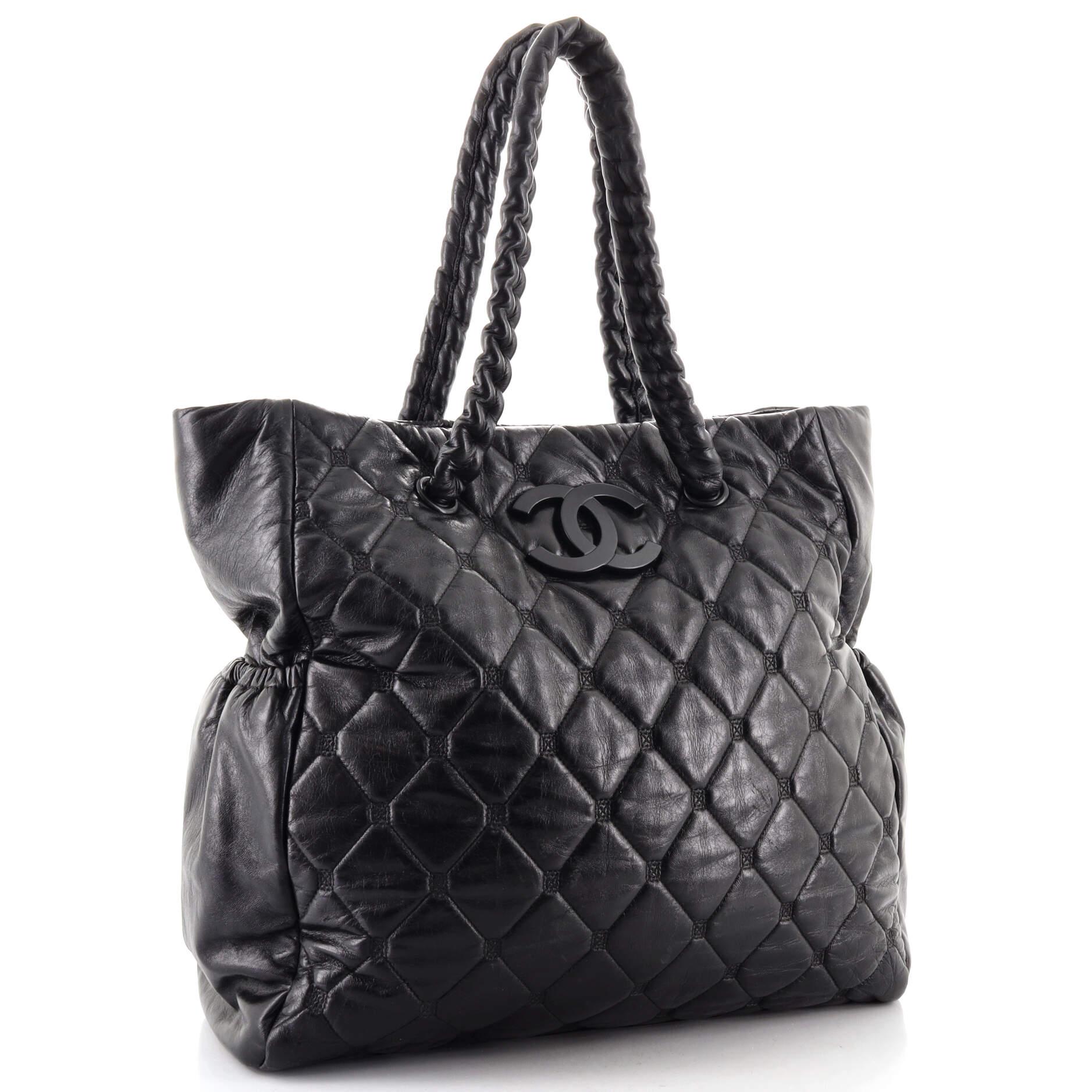 Chanel Tragetasche aus gestepptem Lammfell mit versteckter Kette (Schwarz)