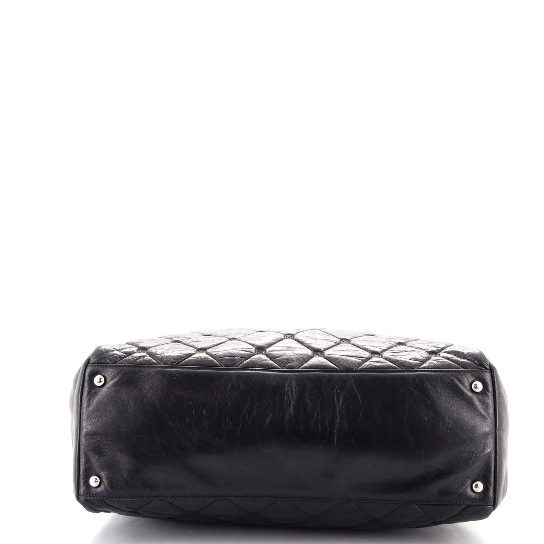 Chanel Tragetasche aus gestepptem Lammfell mit versteckter Kette für Damen oder Herren