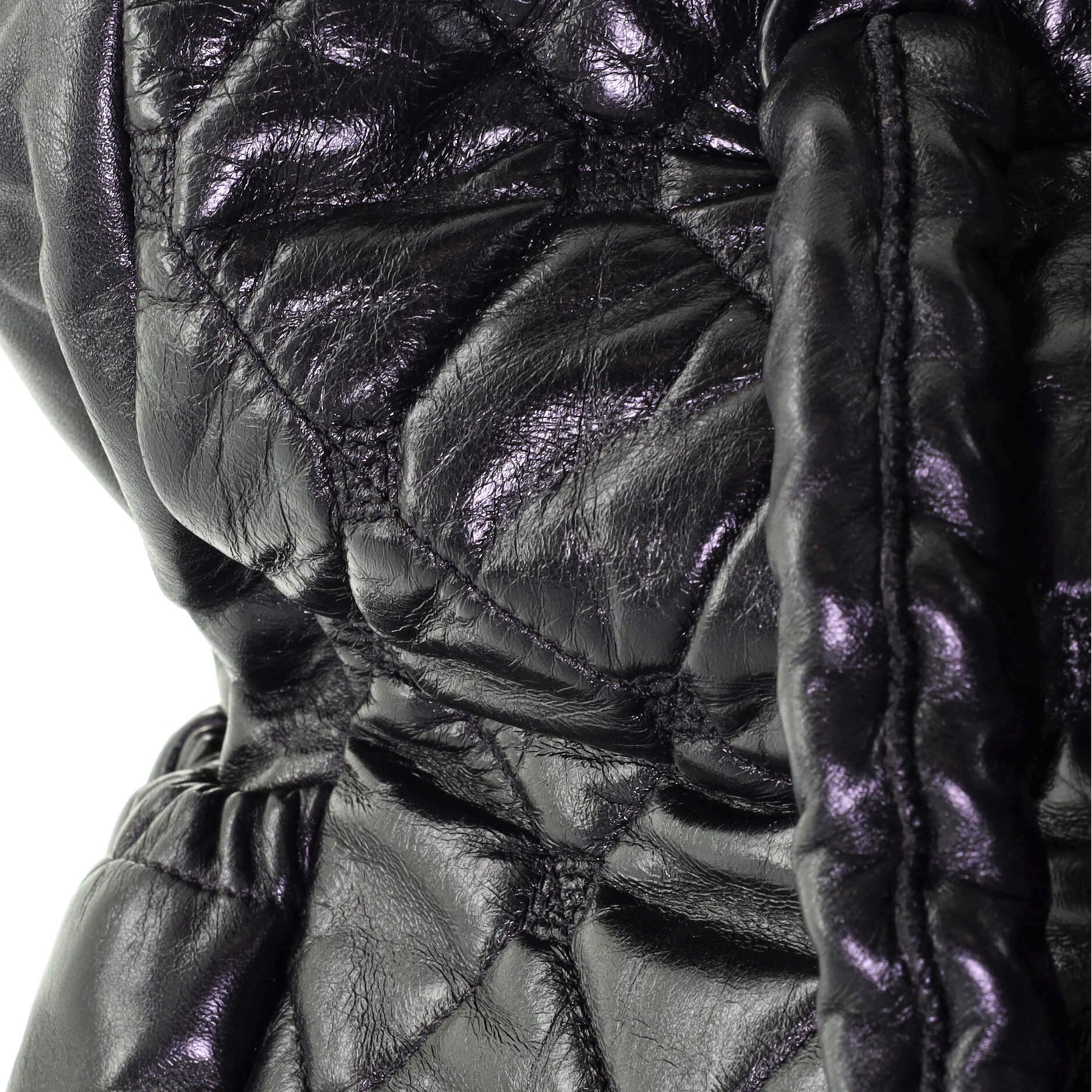 Chanel Tragetasche aus gestepptem Lammfell mit versteckter Kette 4