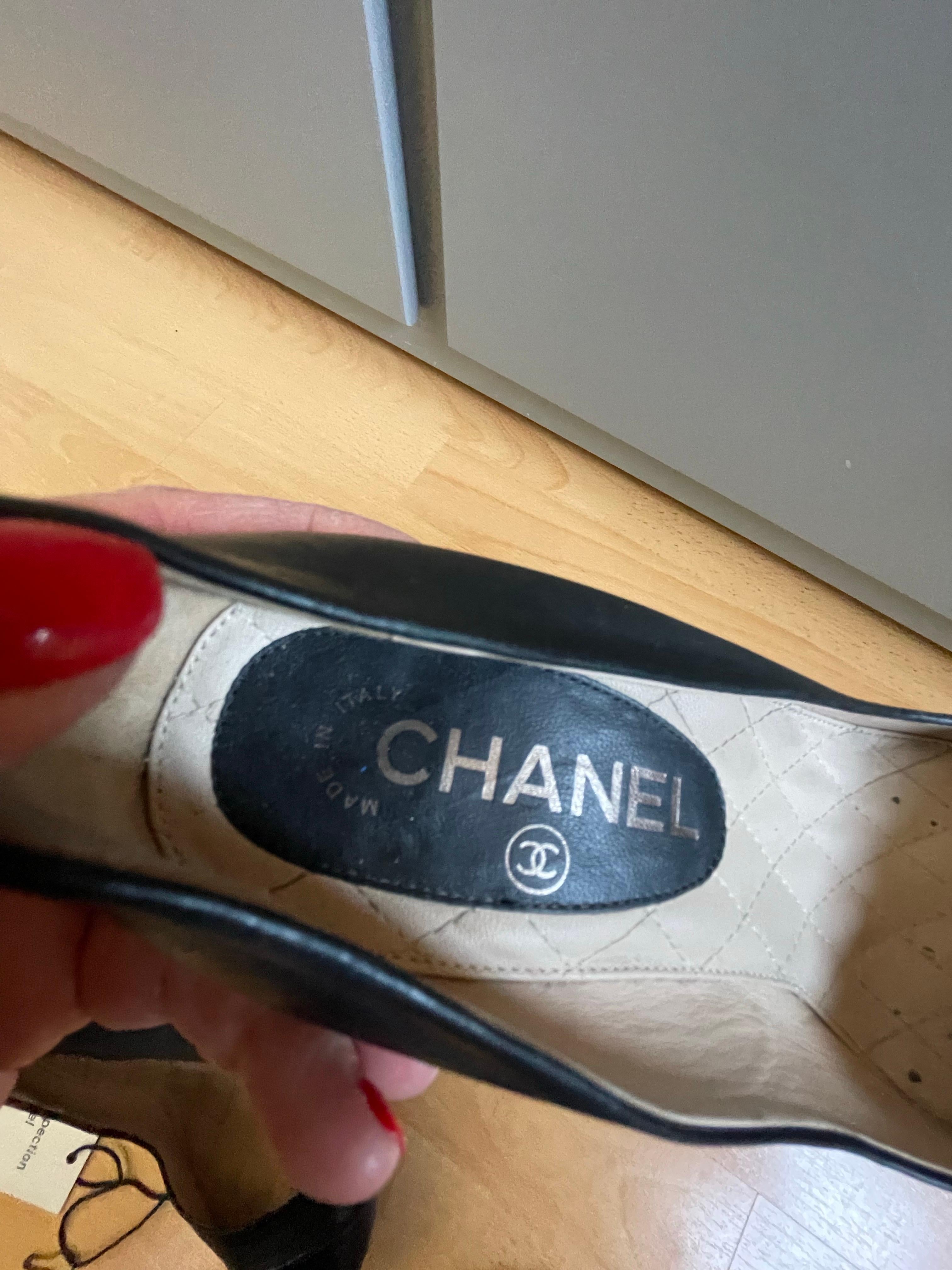 CHANEL Escarpins à talons hauts en cuir en vente 5