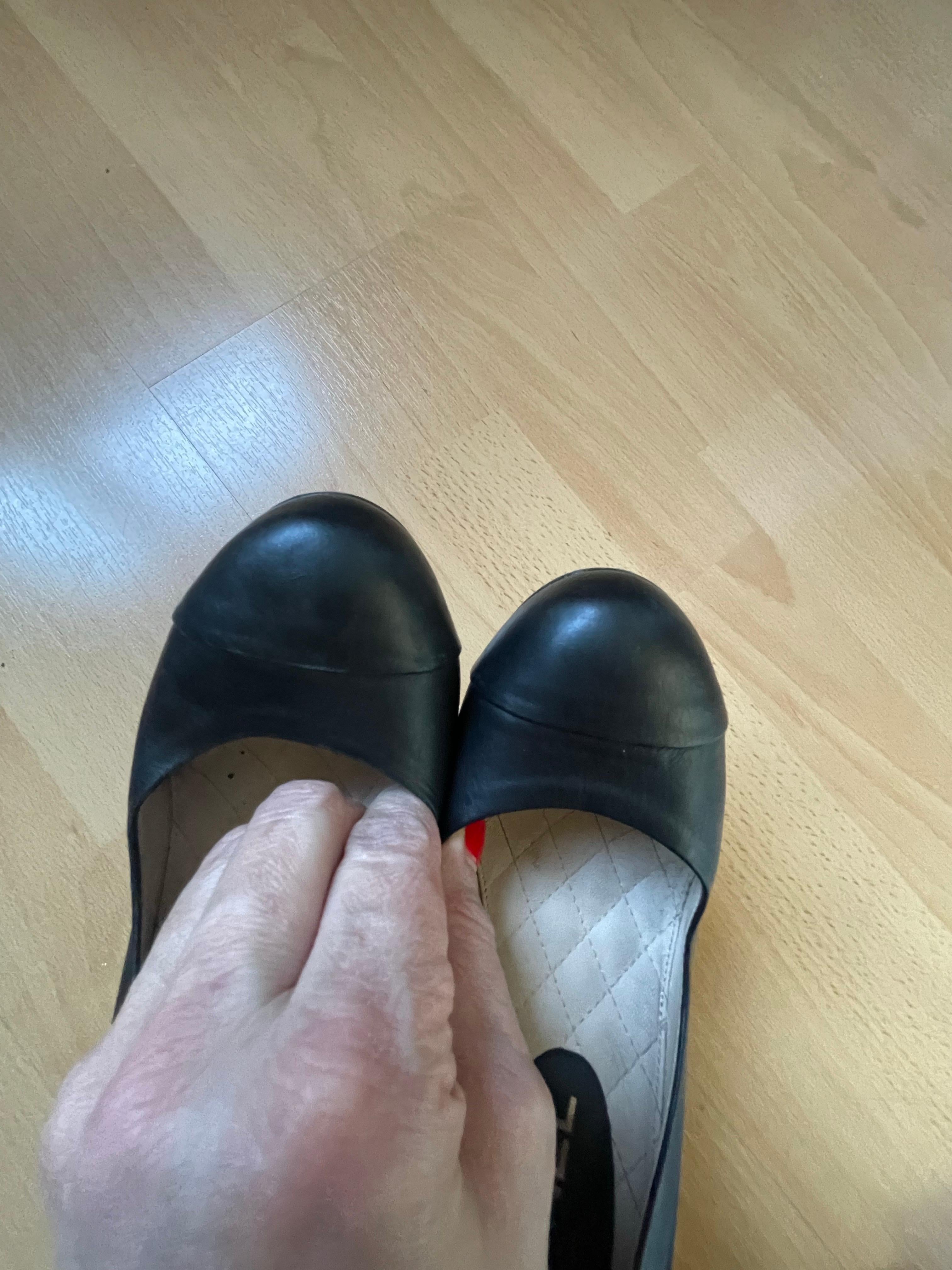 Noir CHANEL Escarpins à talons hauts en cuir en vente