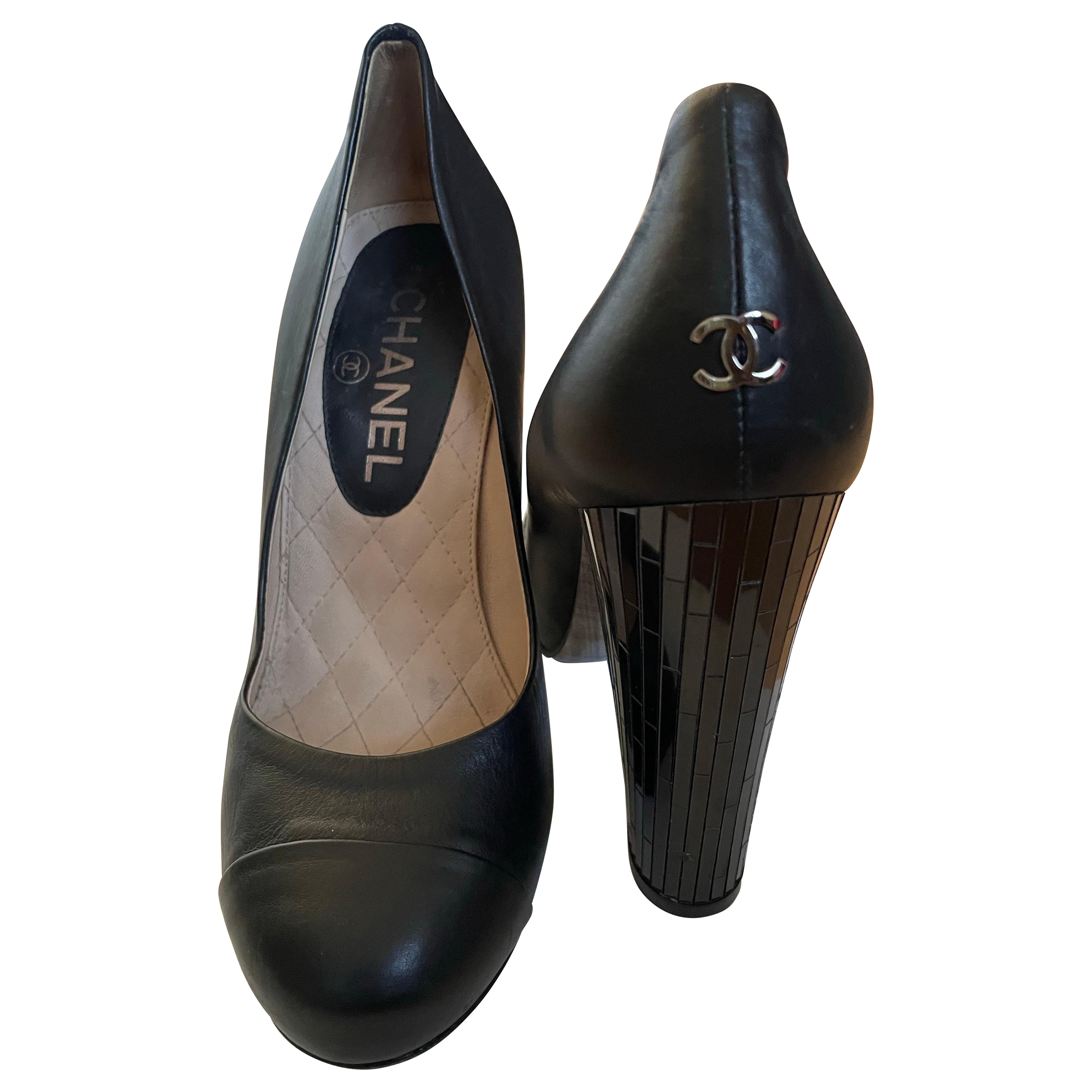 Chanel Decolletè in pelle con tacco alto