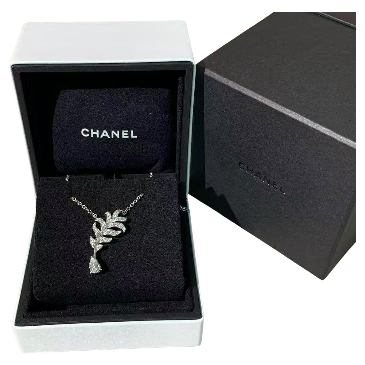 What does feather jewelry mean?