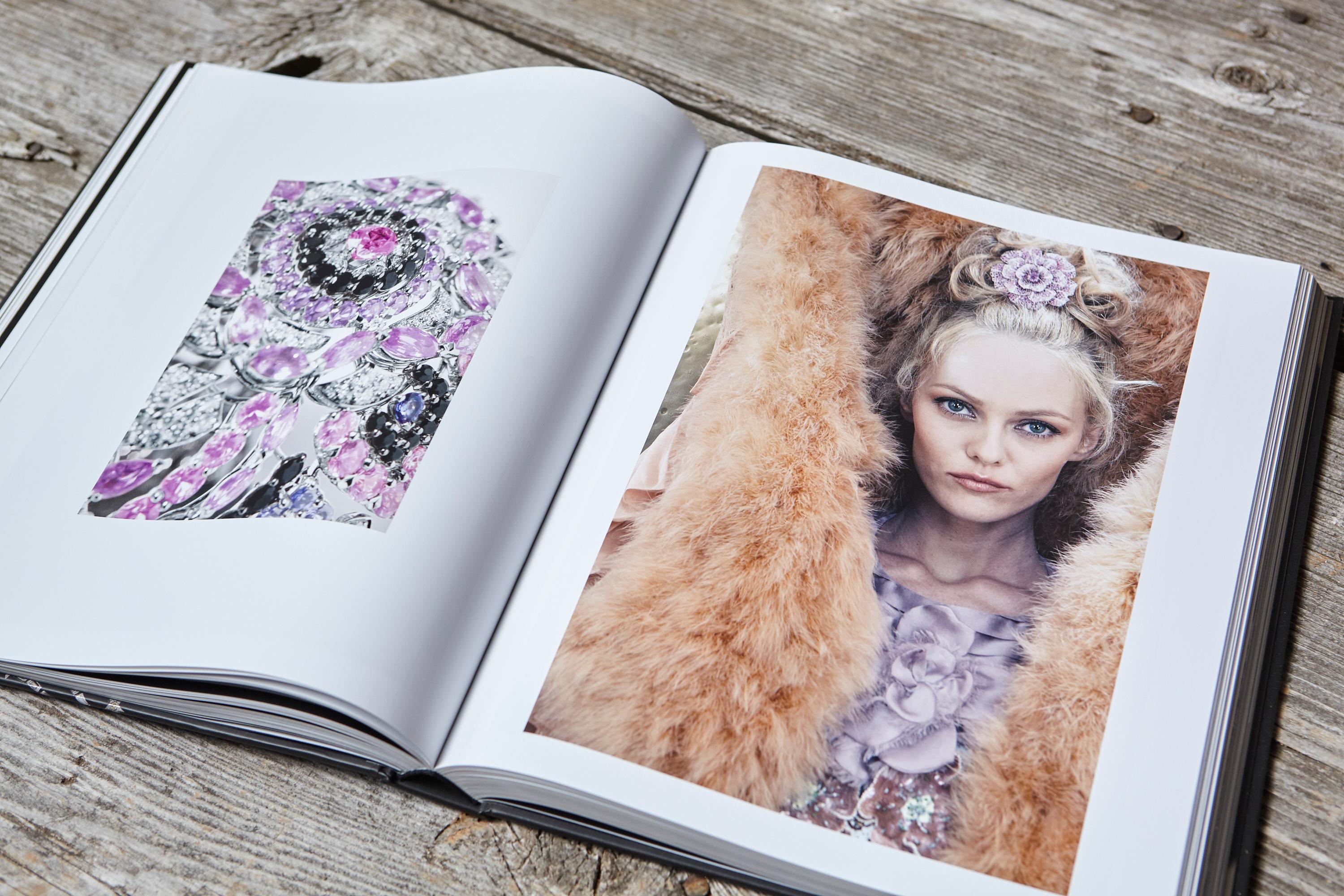 Chanel Alta Gioielleria Thames & Hudson Libro da tavolo con copertina rigida sigillata in vendita 4