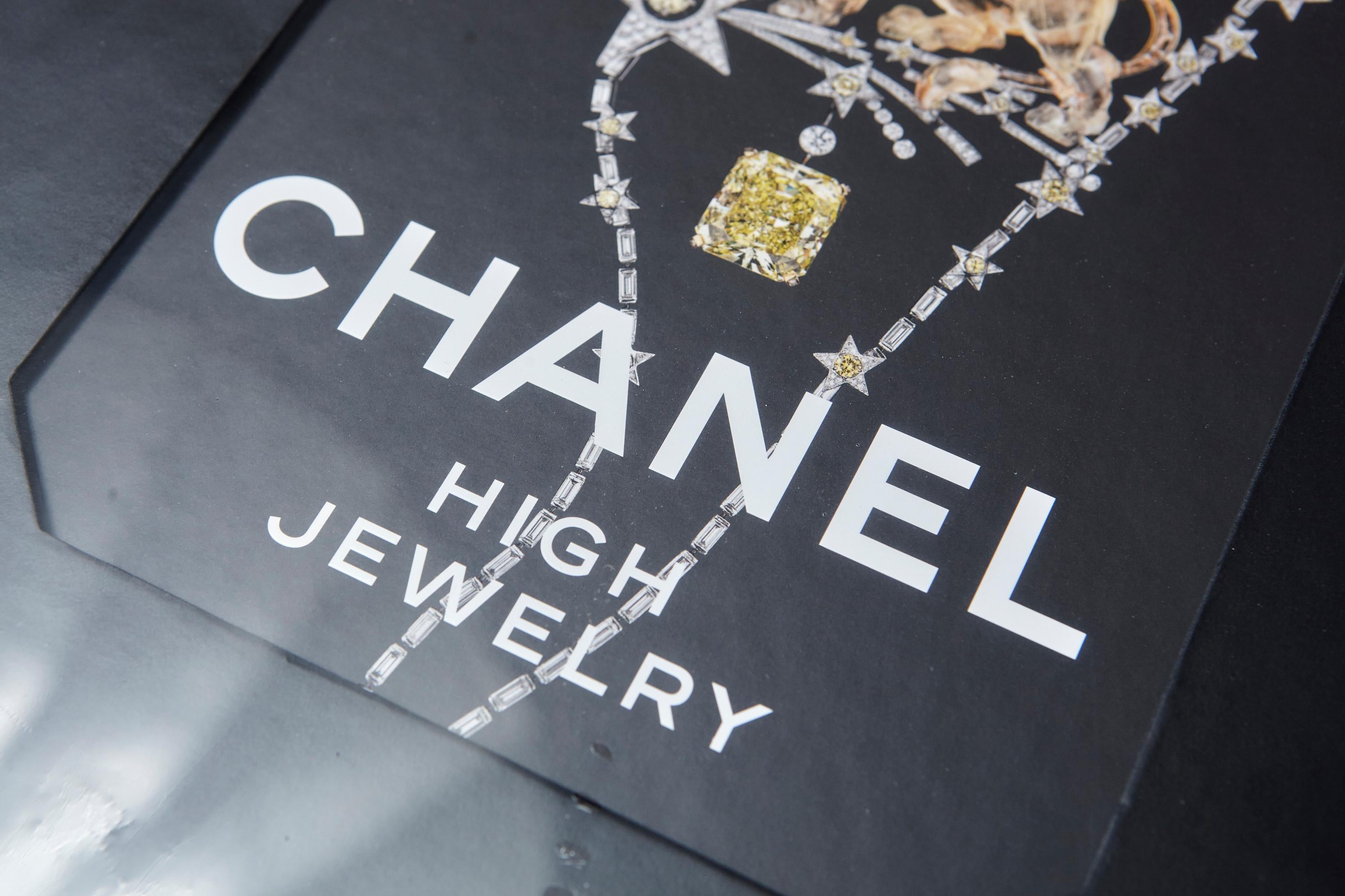 Chanel Alta Gioielleria Thames & Hudson Libro da tavolo con copertina rigida sigillata In condizioni ottime in vendita a Aramits, Nouvelle-Aquitaine