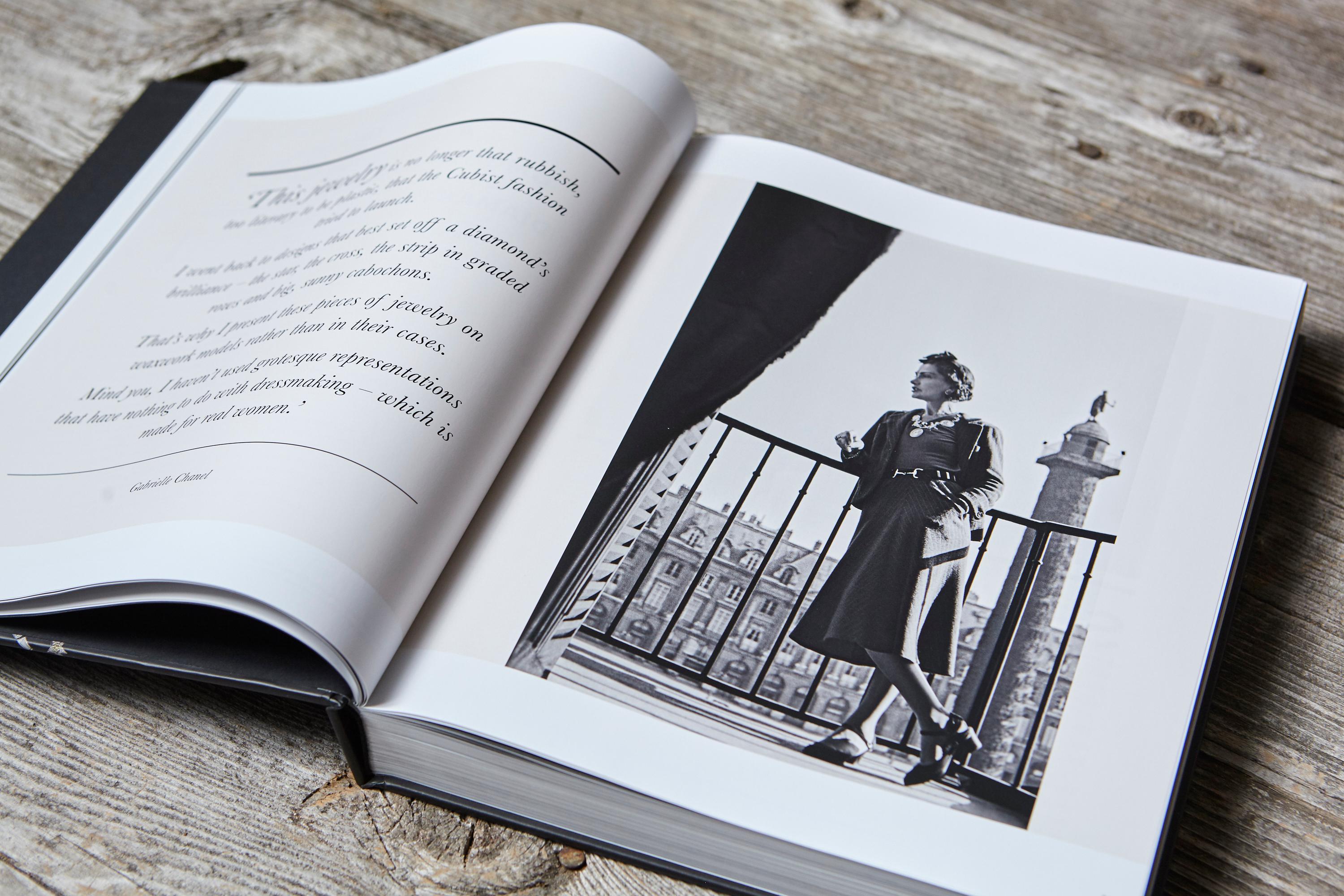 Carta Chanel Alta Gioielleria Thames & Hudson Libro da tavolo con copertina rigida sigillata in vendita