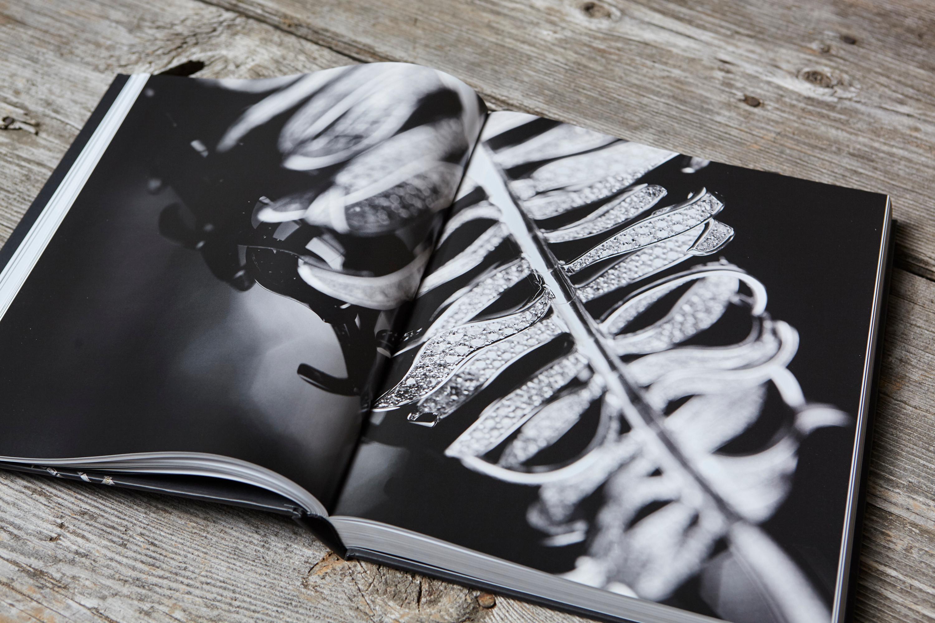 Chanel Alta Gioielleria Thames & Hudson Libro da tavolo con copertina rigida sigillata in vendita 2