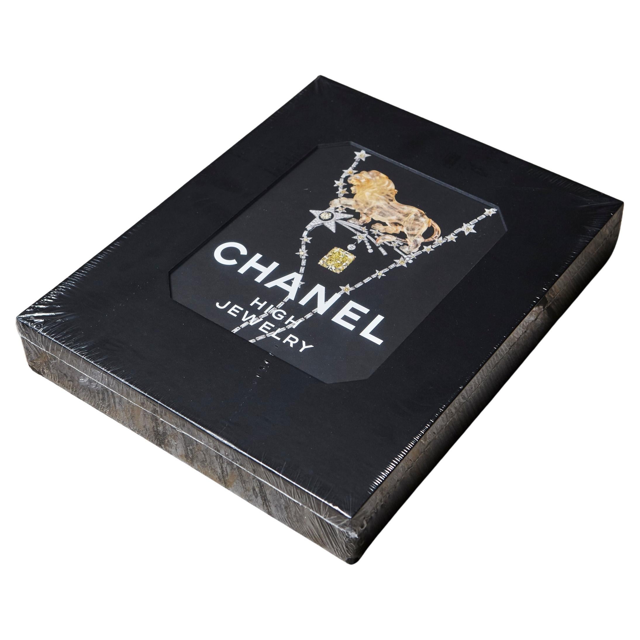 Chanel Alta Gioielleria Thames
Hudson Libro da tavolo con copertina rigida sigillata