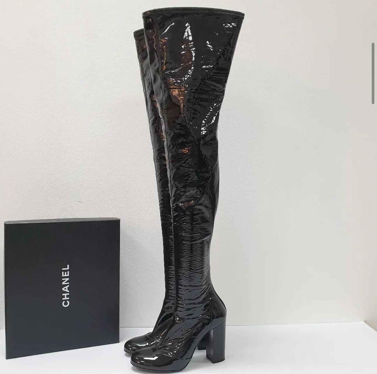 Chanel High Over Knee Black Patent Leather Boots In Good Condition In Krakow, PL