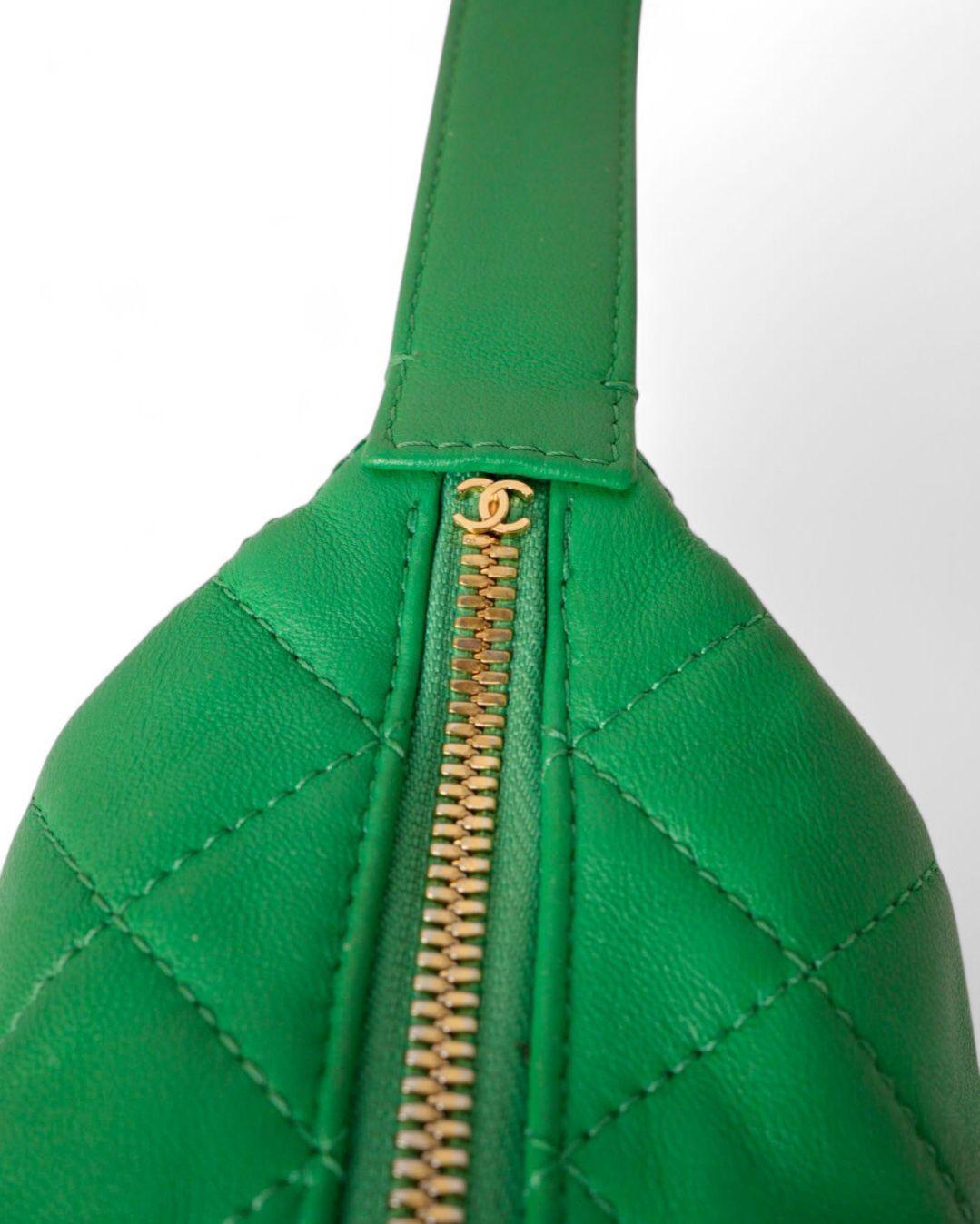 Chanel Hobo 23 Matelasse Vert en vente 8
