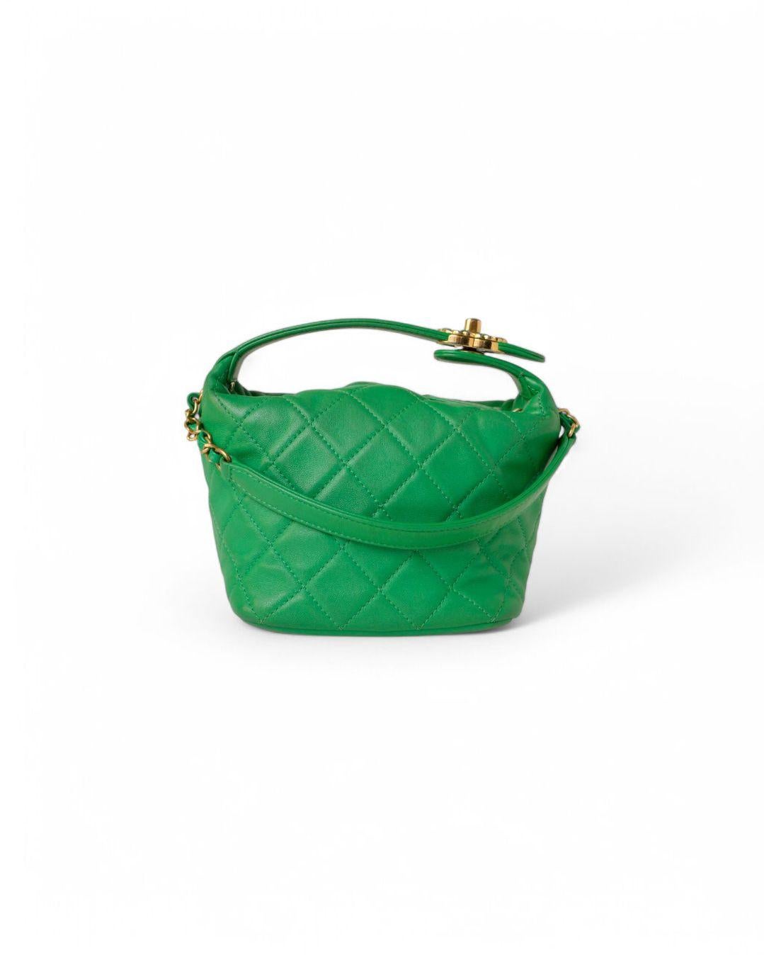Green Chanel Hobo 23 Matelasse Vert en vente