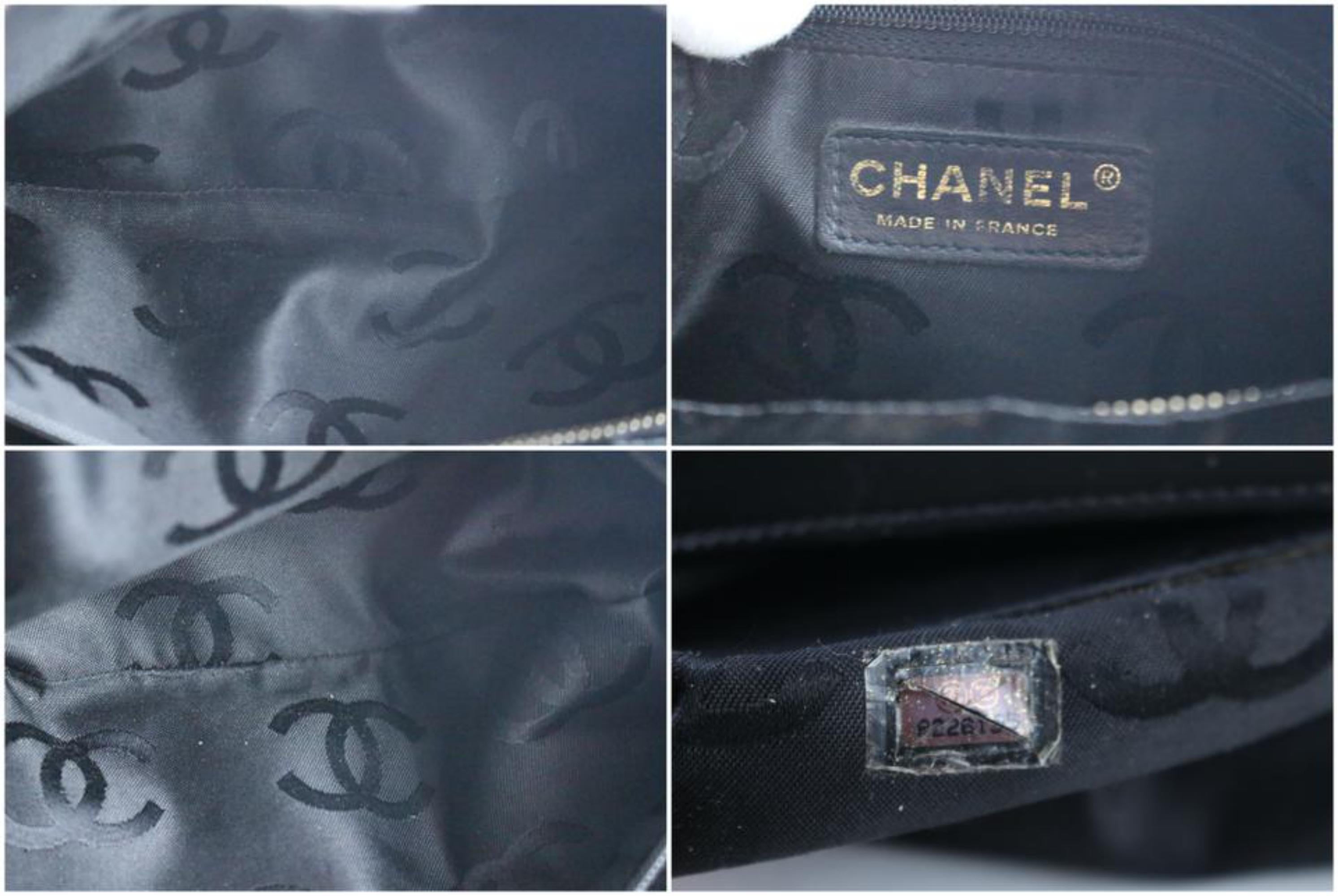 Chanel Hobo Embossed Camellia 7cr0326 Black Patent Leather Shoulder Bag In Good Condition For Sale In Forest Hills, NY