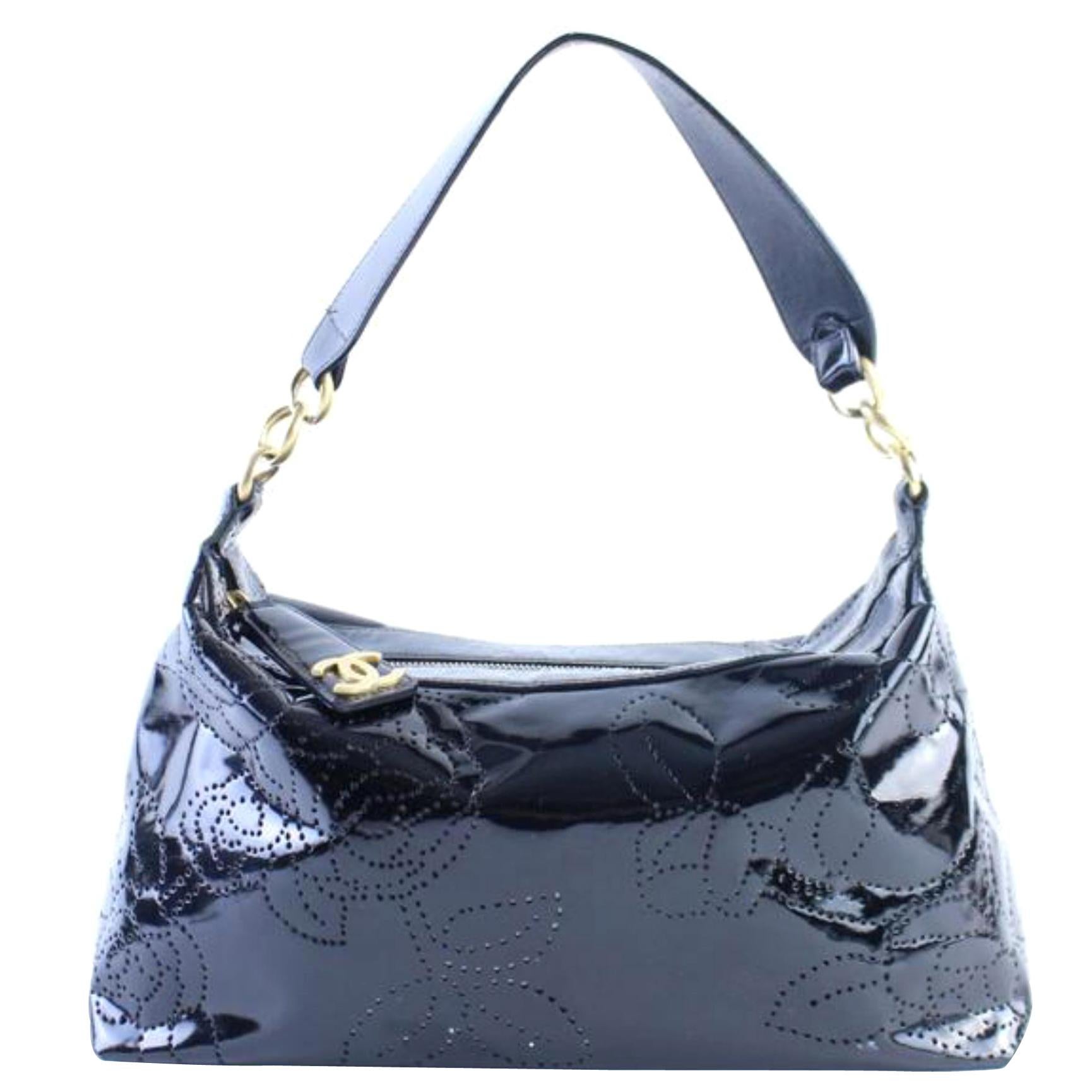 Chanel Hobo Embossed Camellia 7cr0326 Black Patent Leather Shoulder Bag For Sale