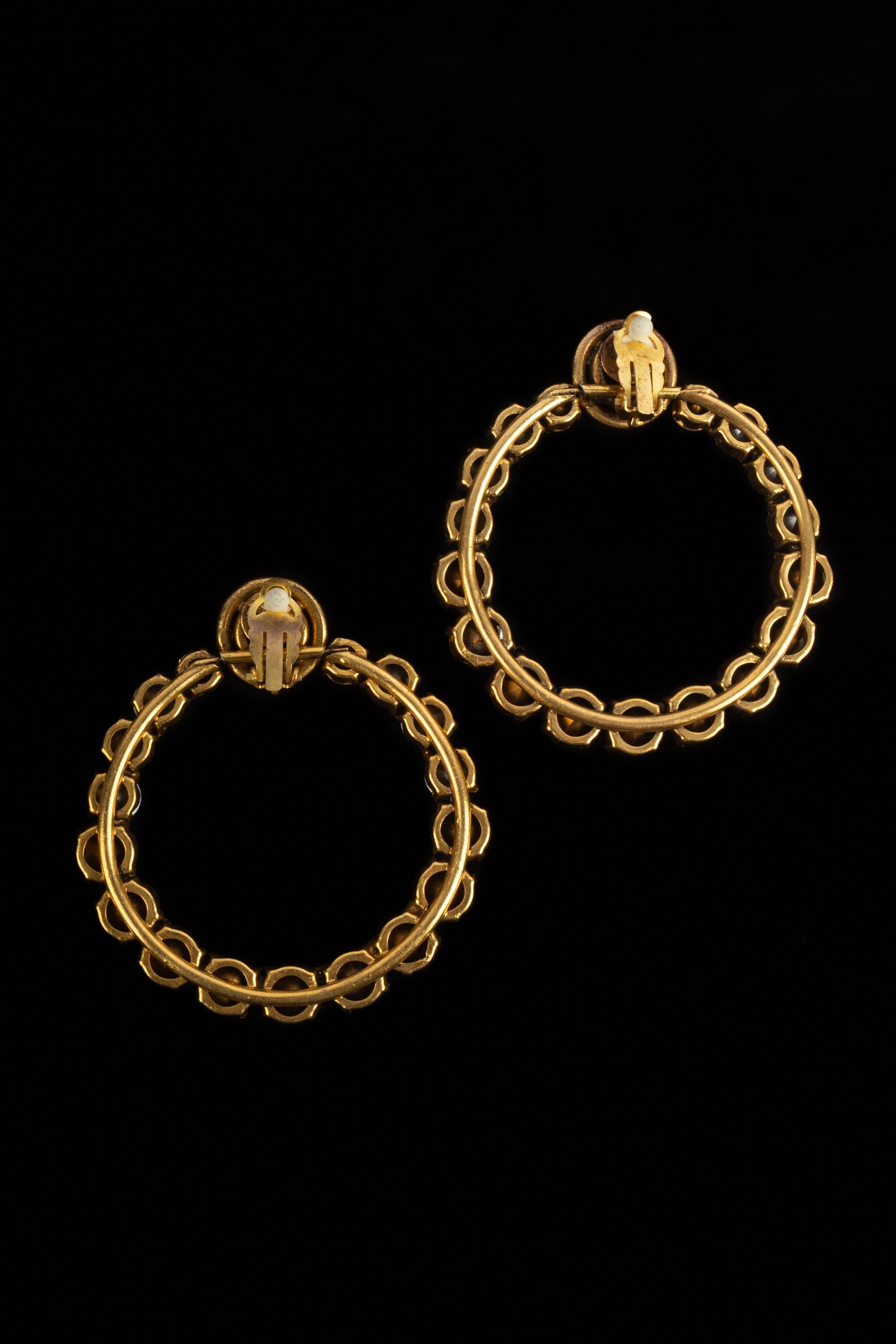 Orecchini a cerchio Chanel in vendita 1