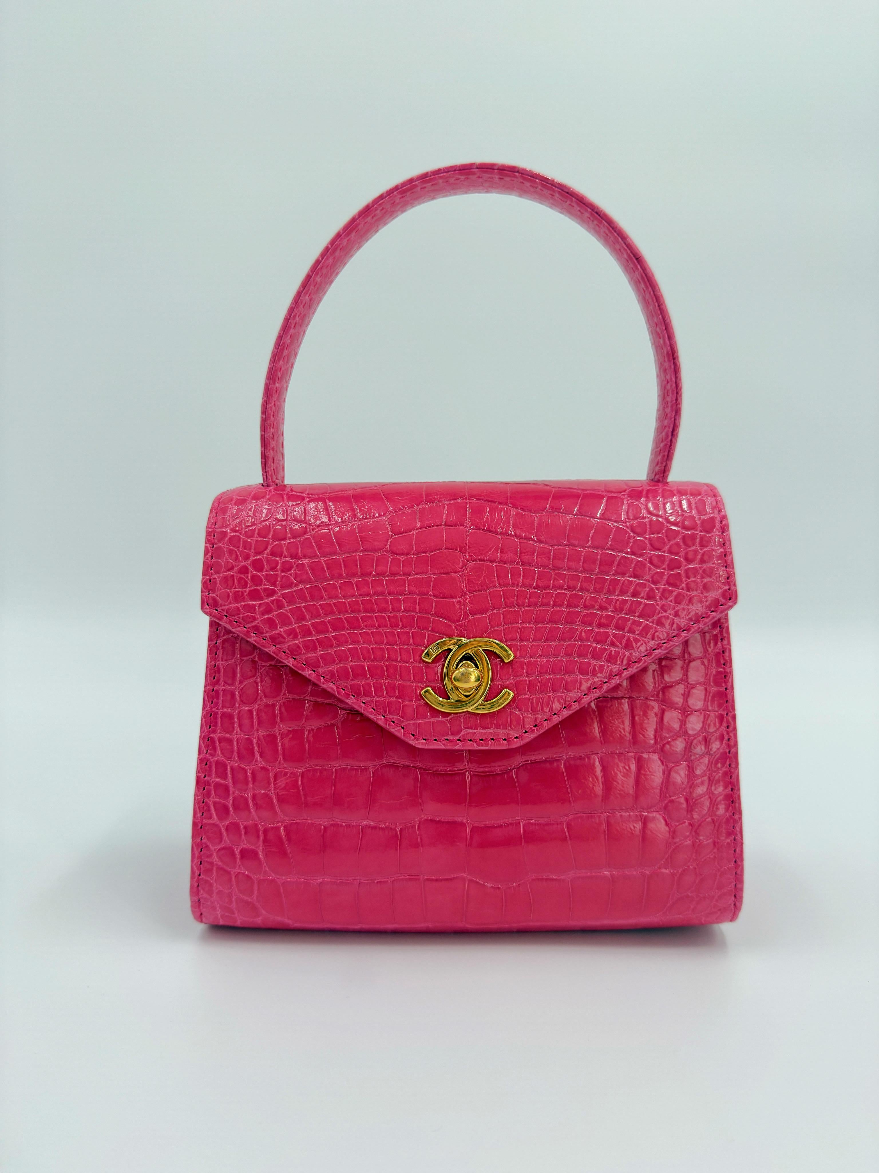 Chanel - Sac à main en crocodile rose vif en vente 6