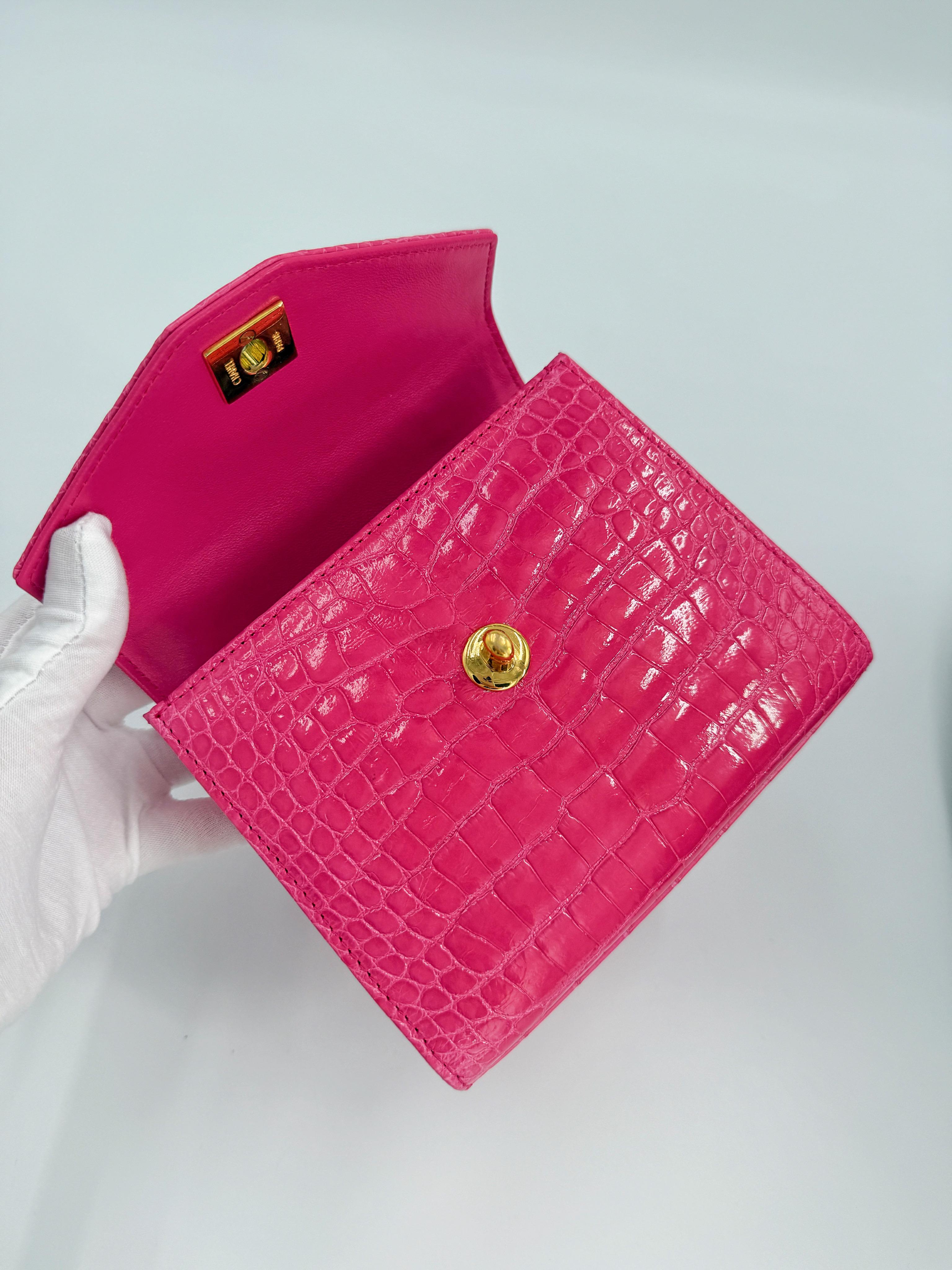 Chanel - Sac à main en crocodile rose vif en vente 8