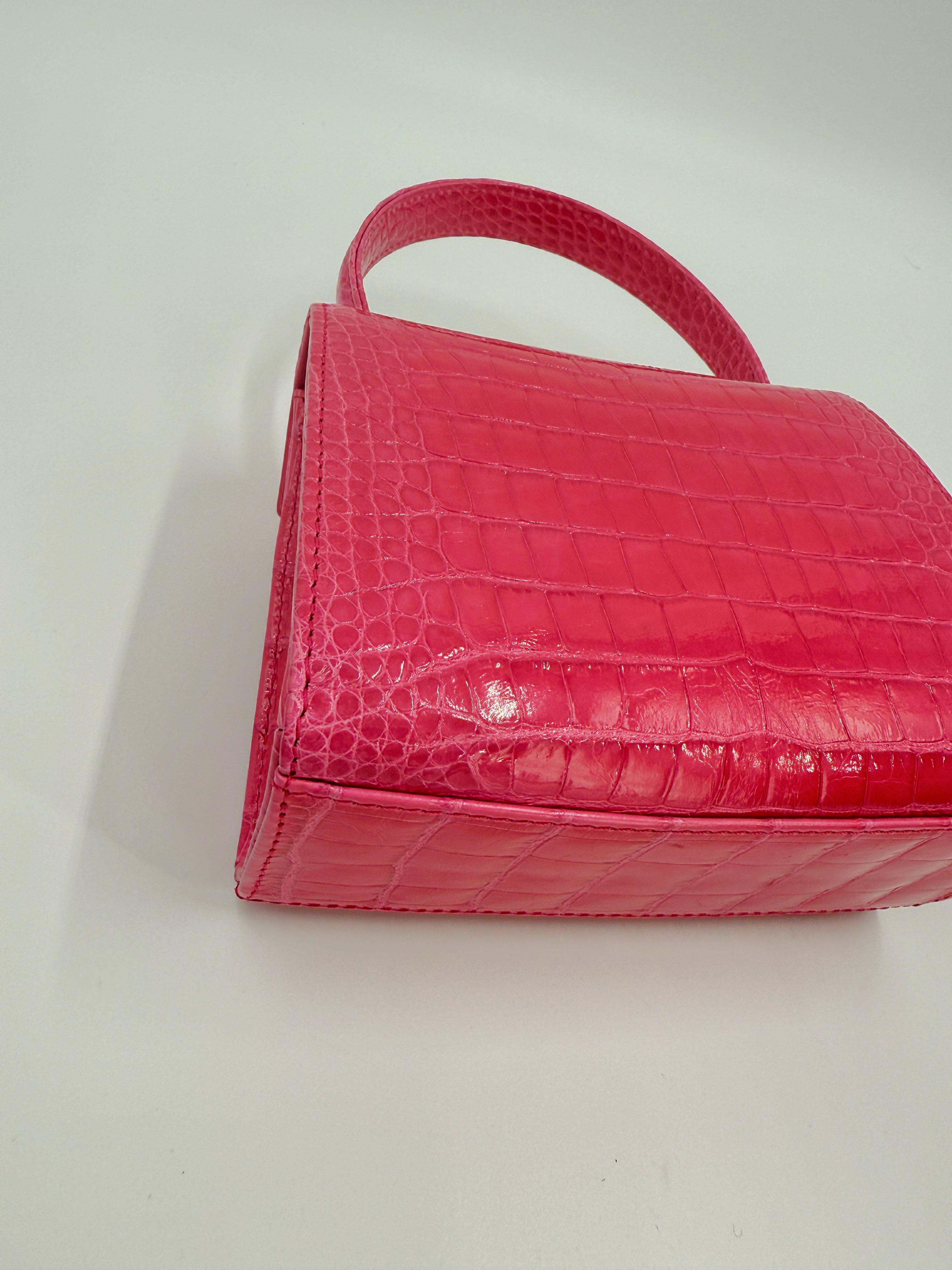 Chanel - Sac à main en crocodile rose vif en vente 9