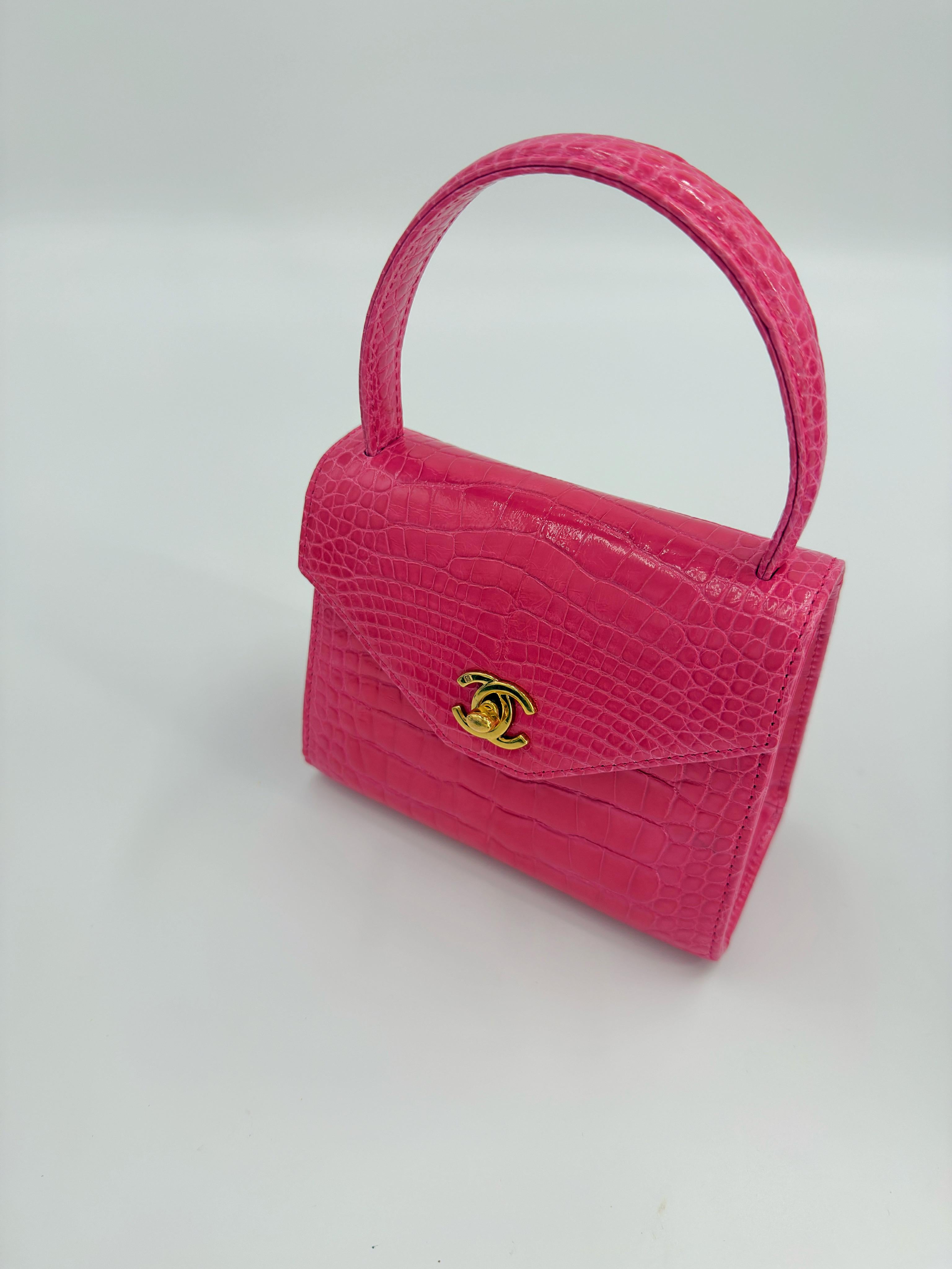 Chanel - Sac à main en crocodile rose vif en vente 10