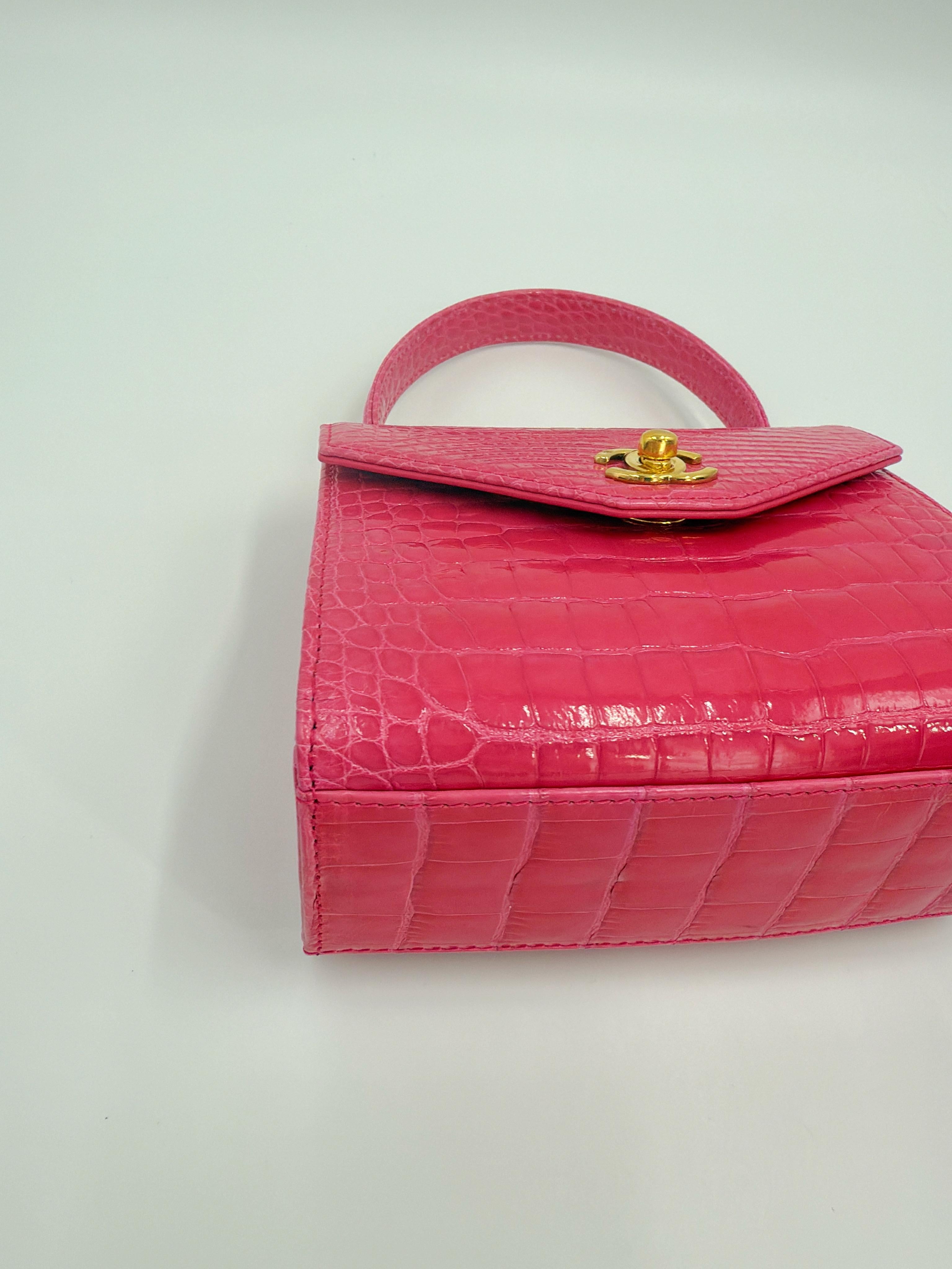 Chanel - Sac à main en crocodile rose vif Excellent état - En vente à San Francisco, CA