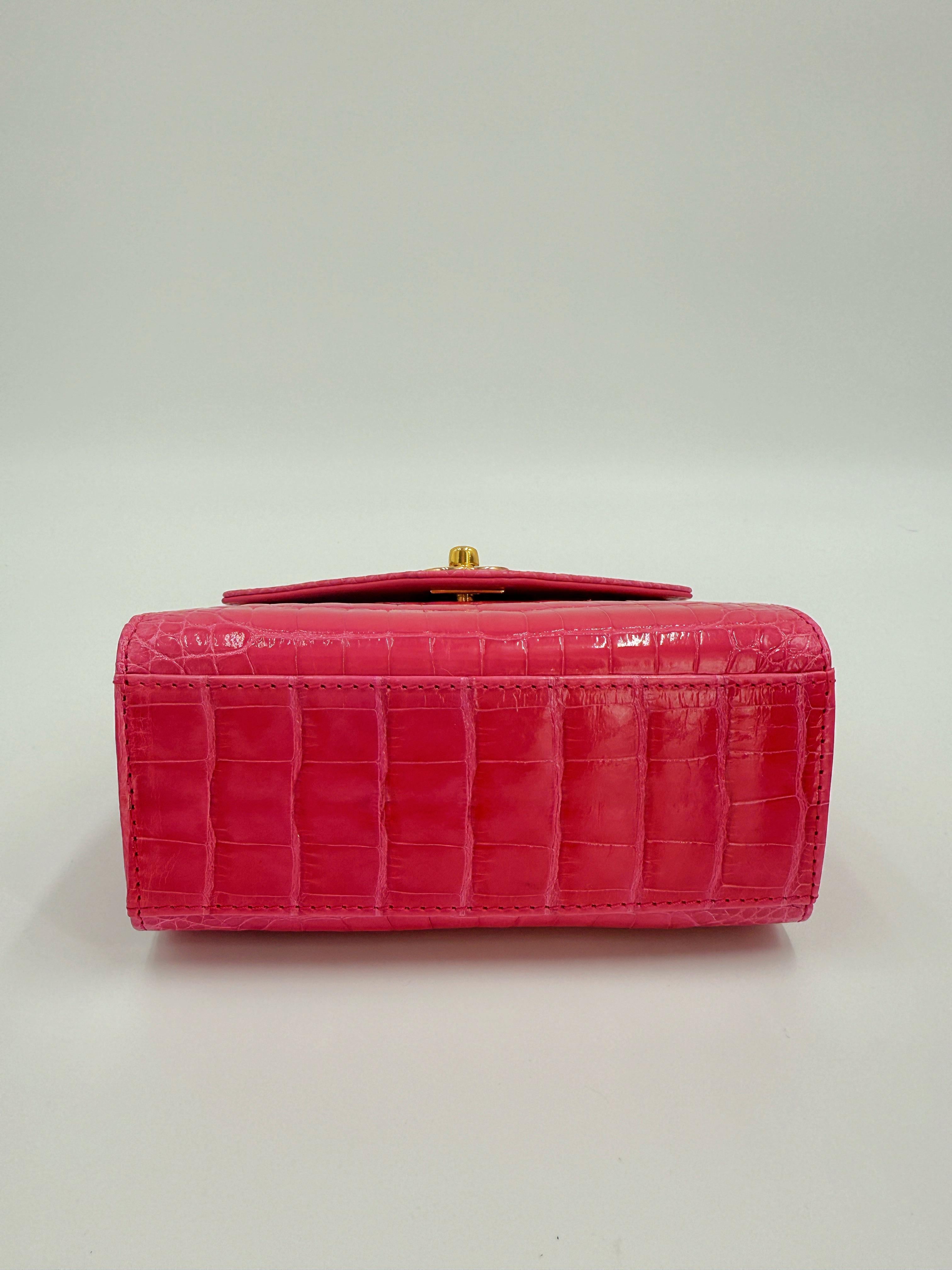 Chanel - Sac à main en crocodile rose vif en vente 3